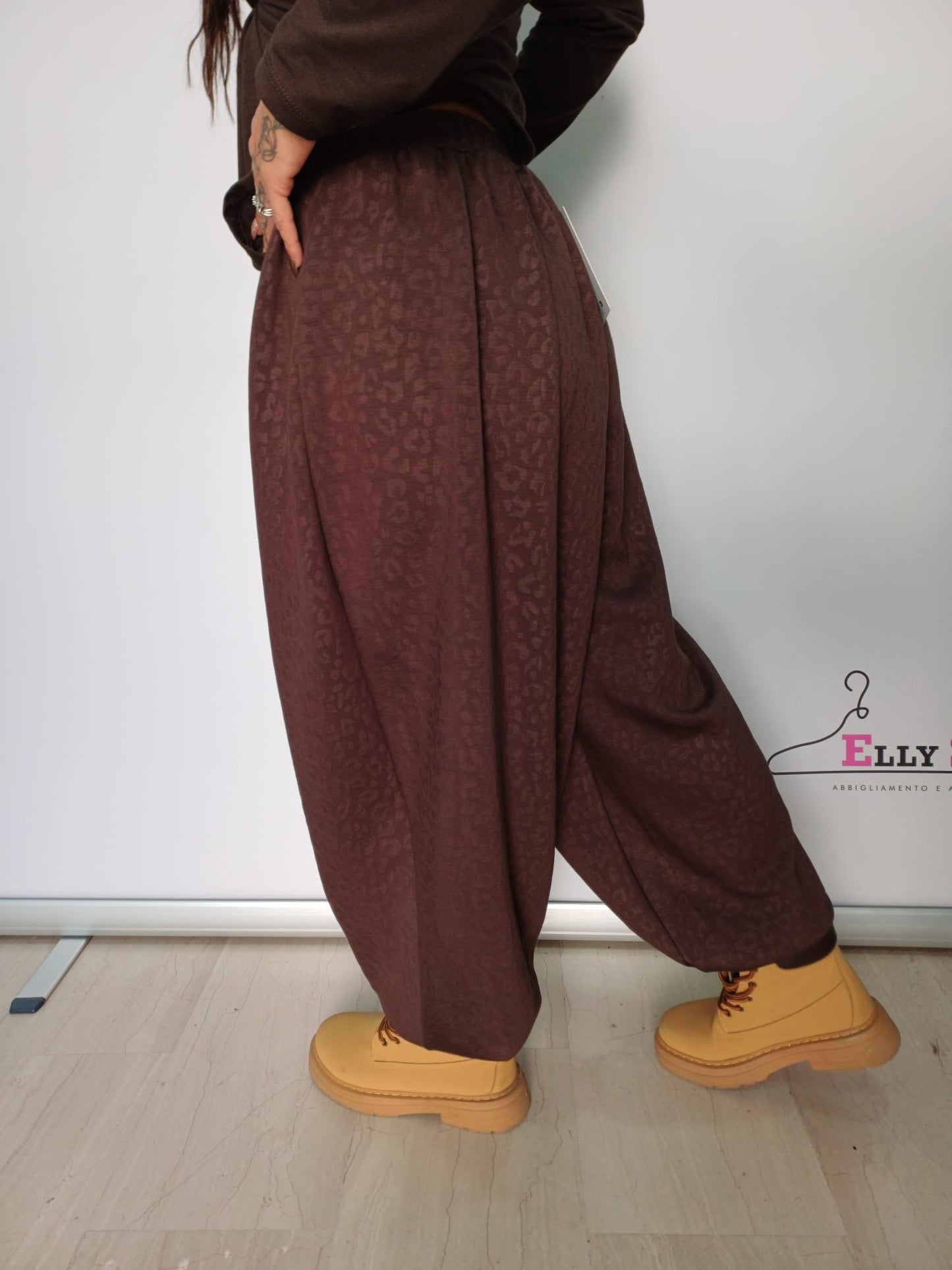 Pantalone ampio donna fantasia tono su tono