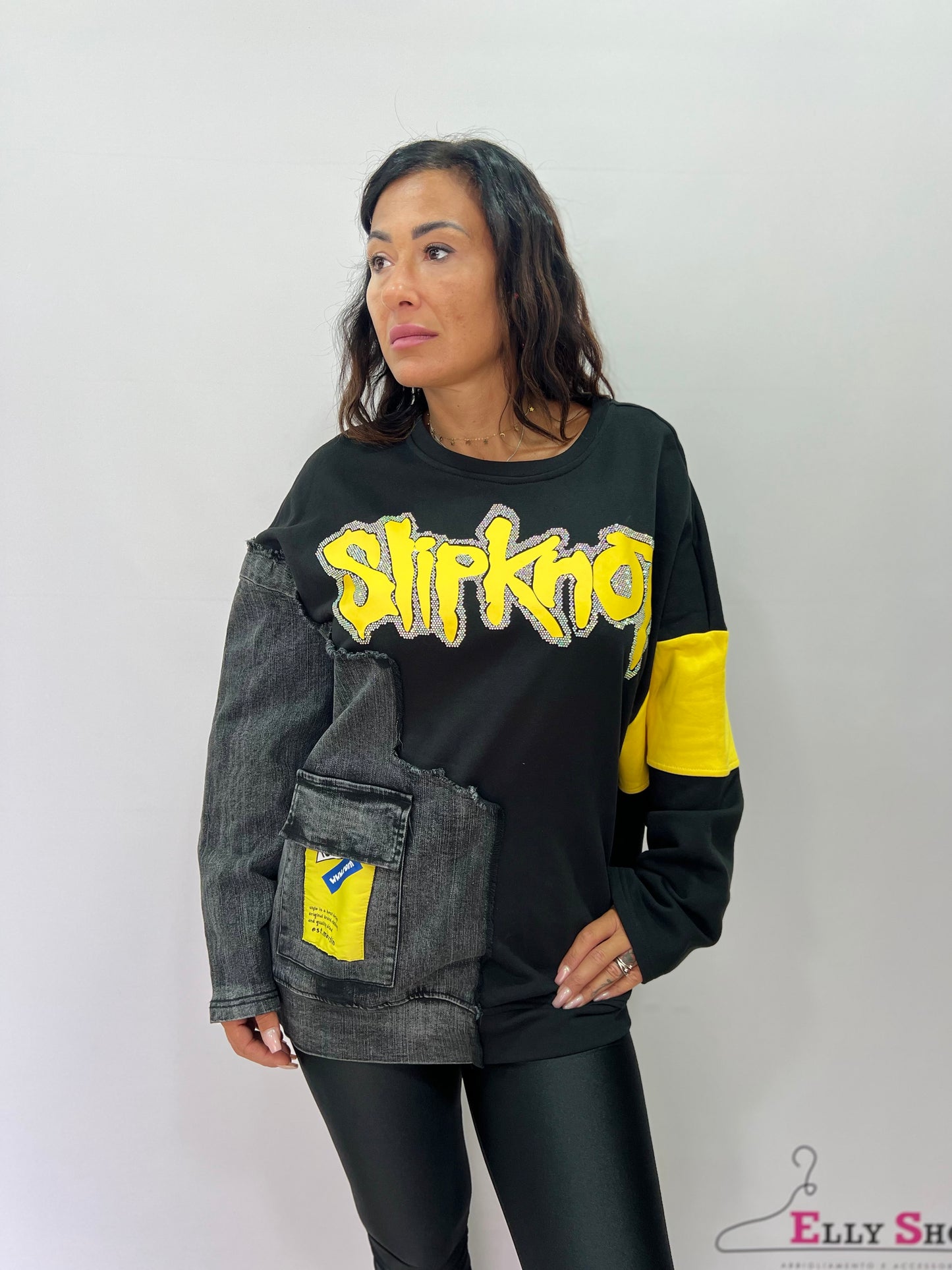 Felpa stoffa e jeans con fantasie colorate
