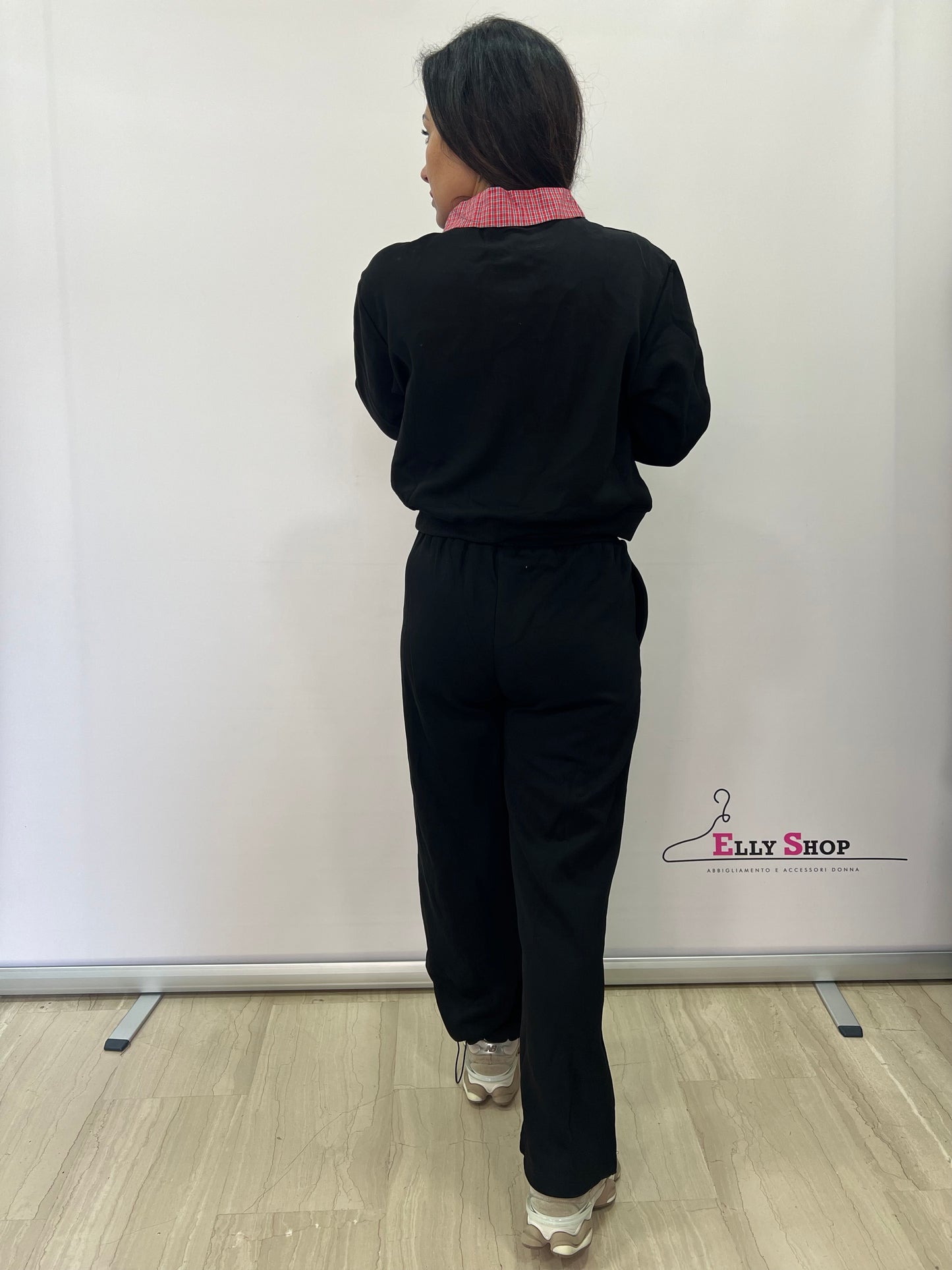 Tuta sportiva donna nera con camicia integrata