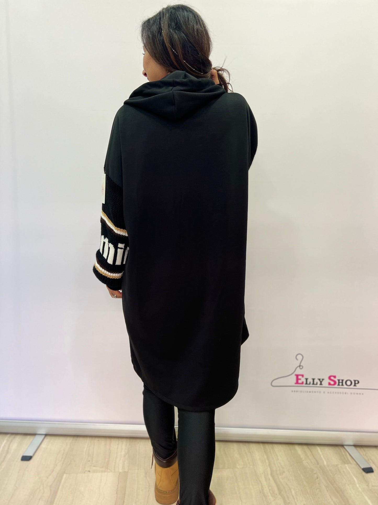 Felpa lunga curvy con cappuccio e maniche a maglia