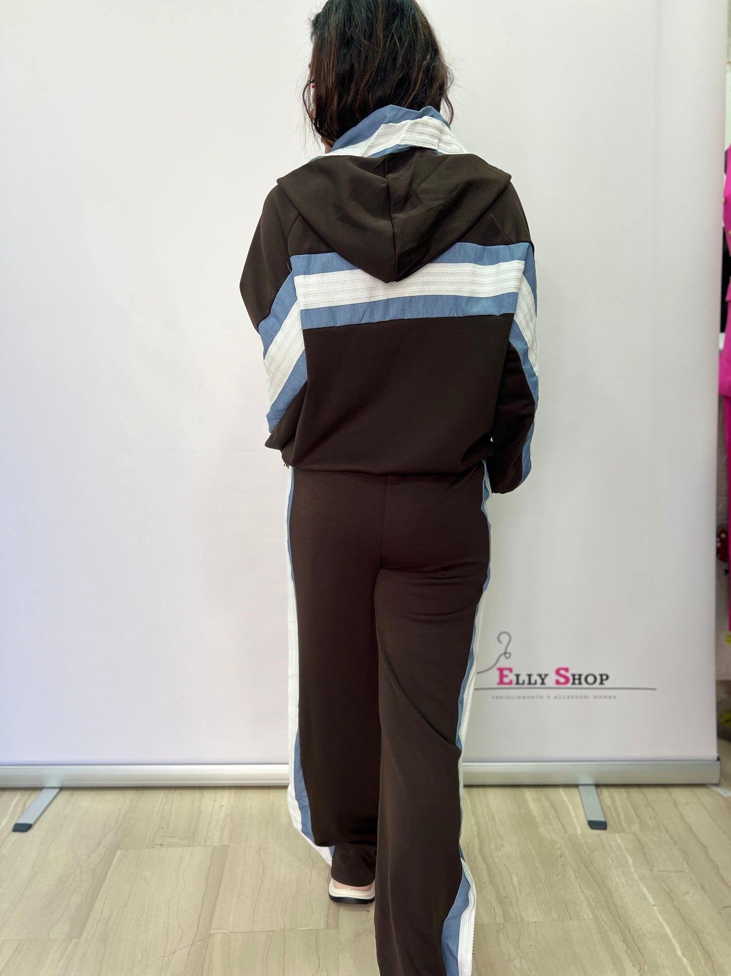 Completo tuta donna con cappuccio e ricamo