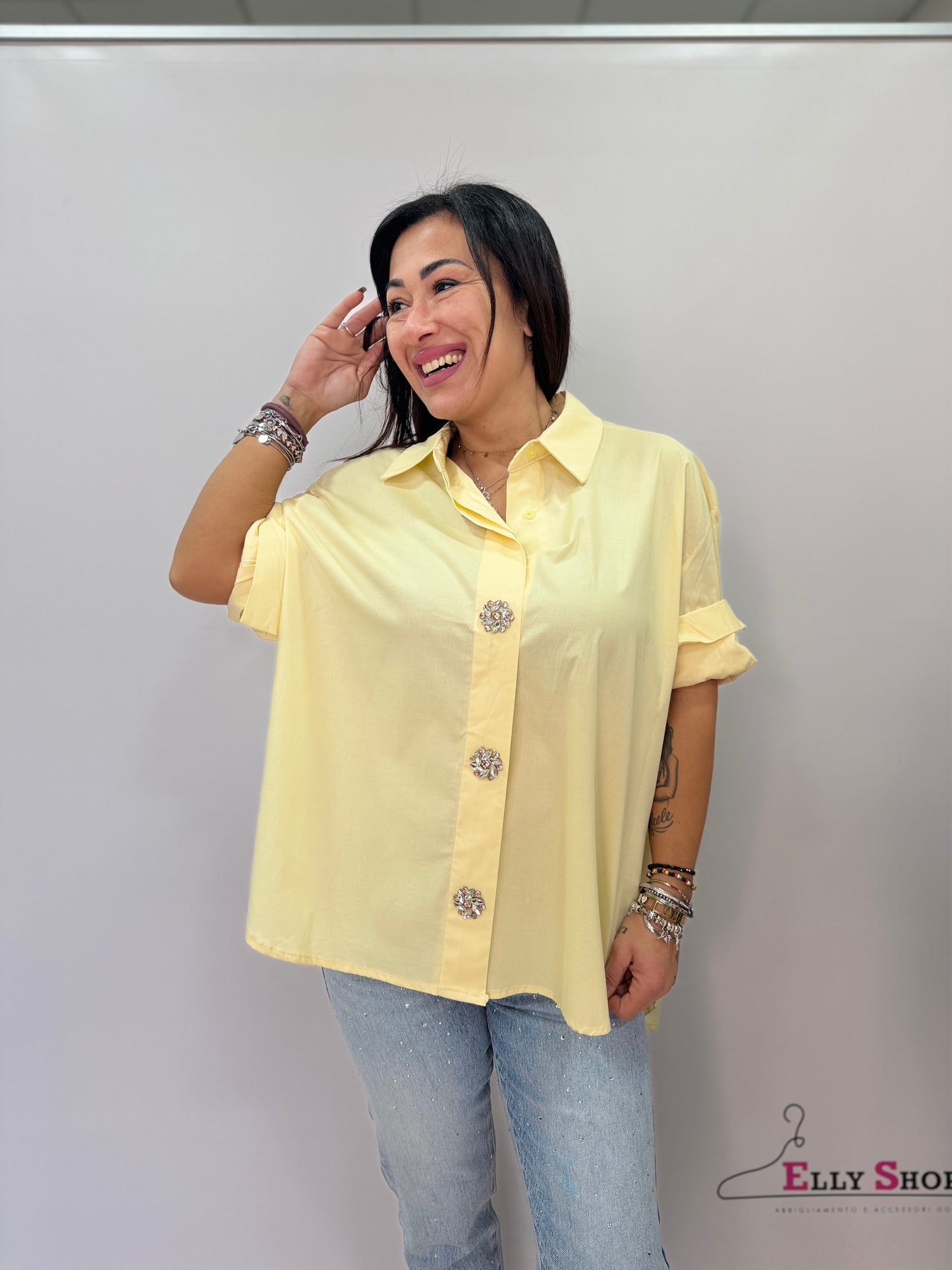 Camicia donna oversize con bottoni gioiello