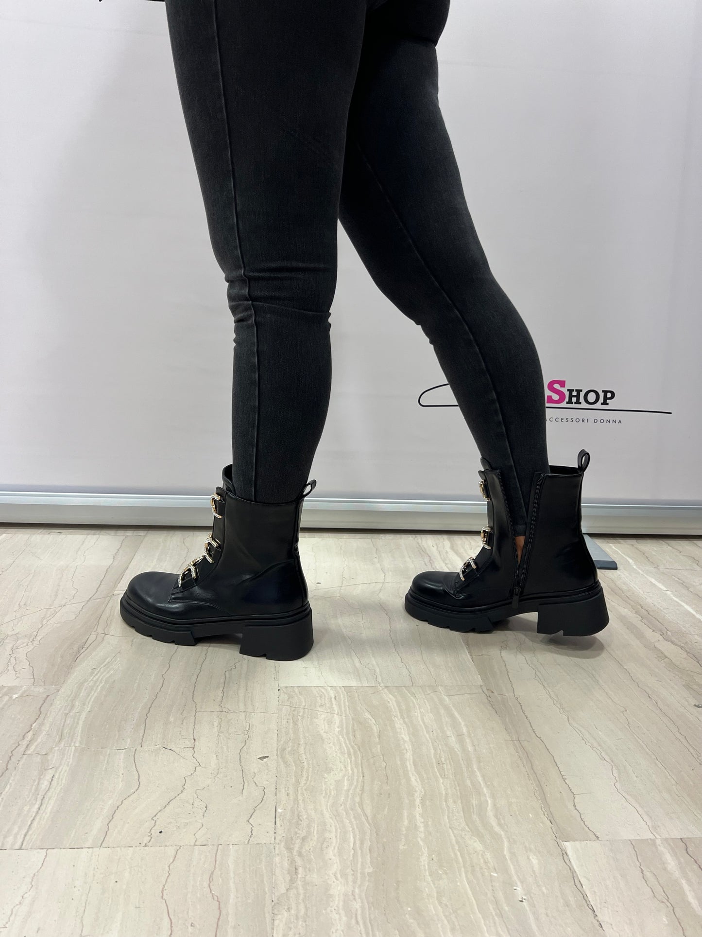 Anfibi in pelle