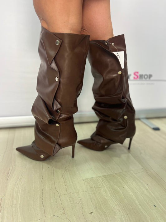 Stivali al ginocchio marroni con tacco a spillo