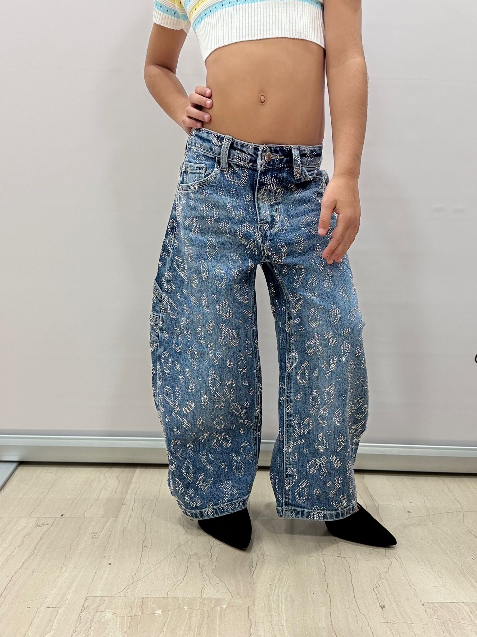 Jeans cargo bambina con strass animalier