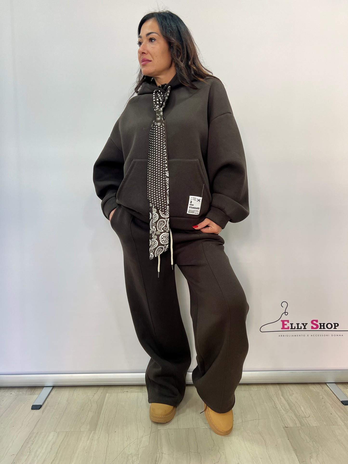 Completo tuta donna curvy con felpa e cappuccio