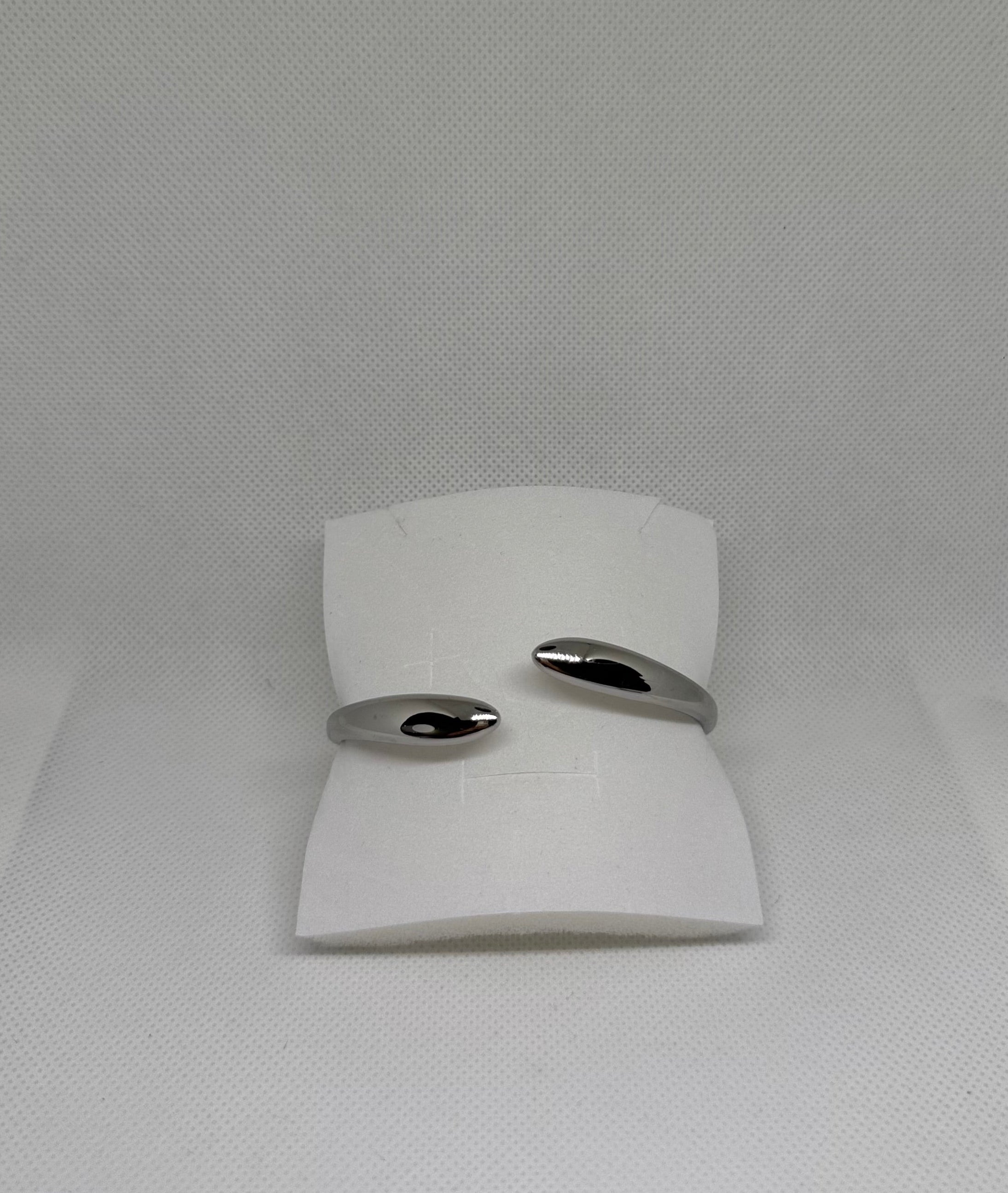 Bracciale Rigido Onda – Design Aperto con Chiusura a Scatto