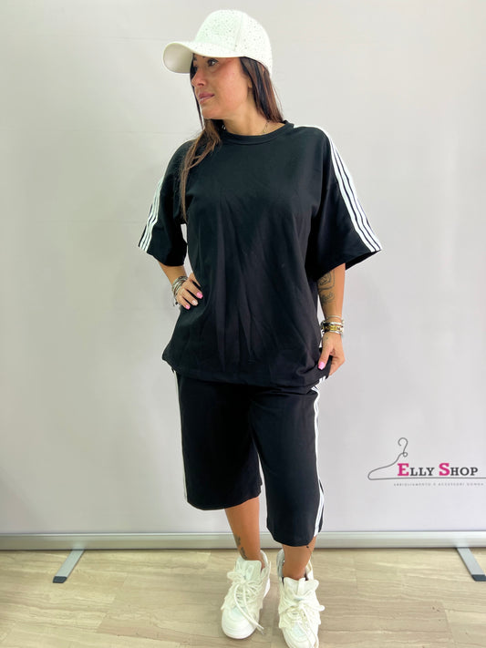 Completo T-shirt over e Bermuda sportivo con bande laterali