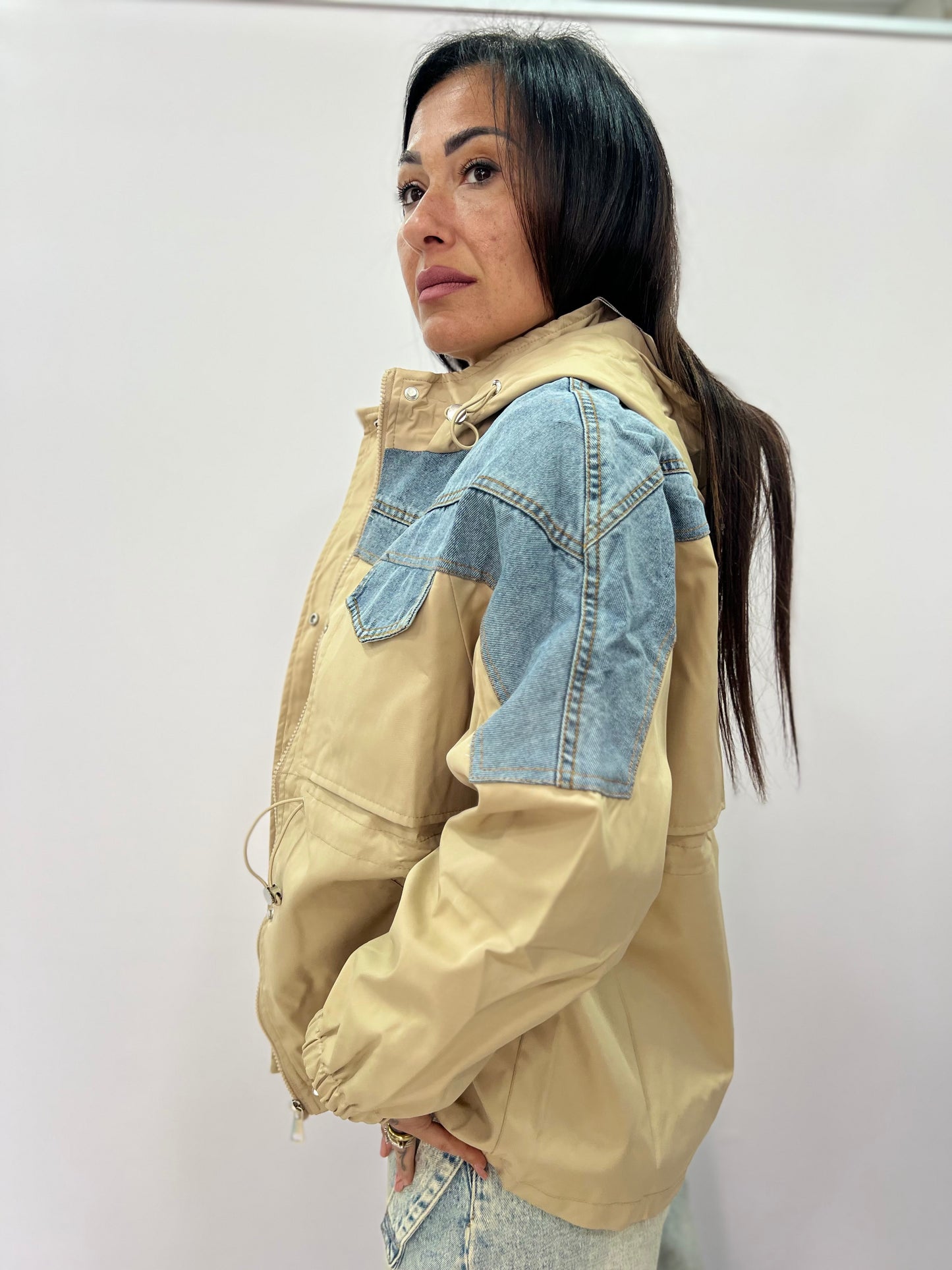 Giacca donna windbreaker con inserti denim