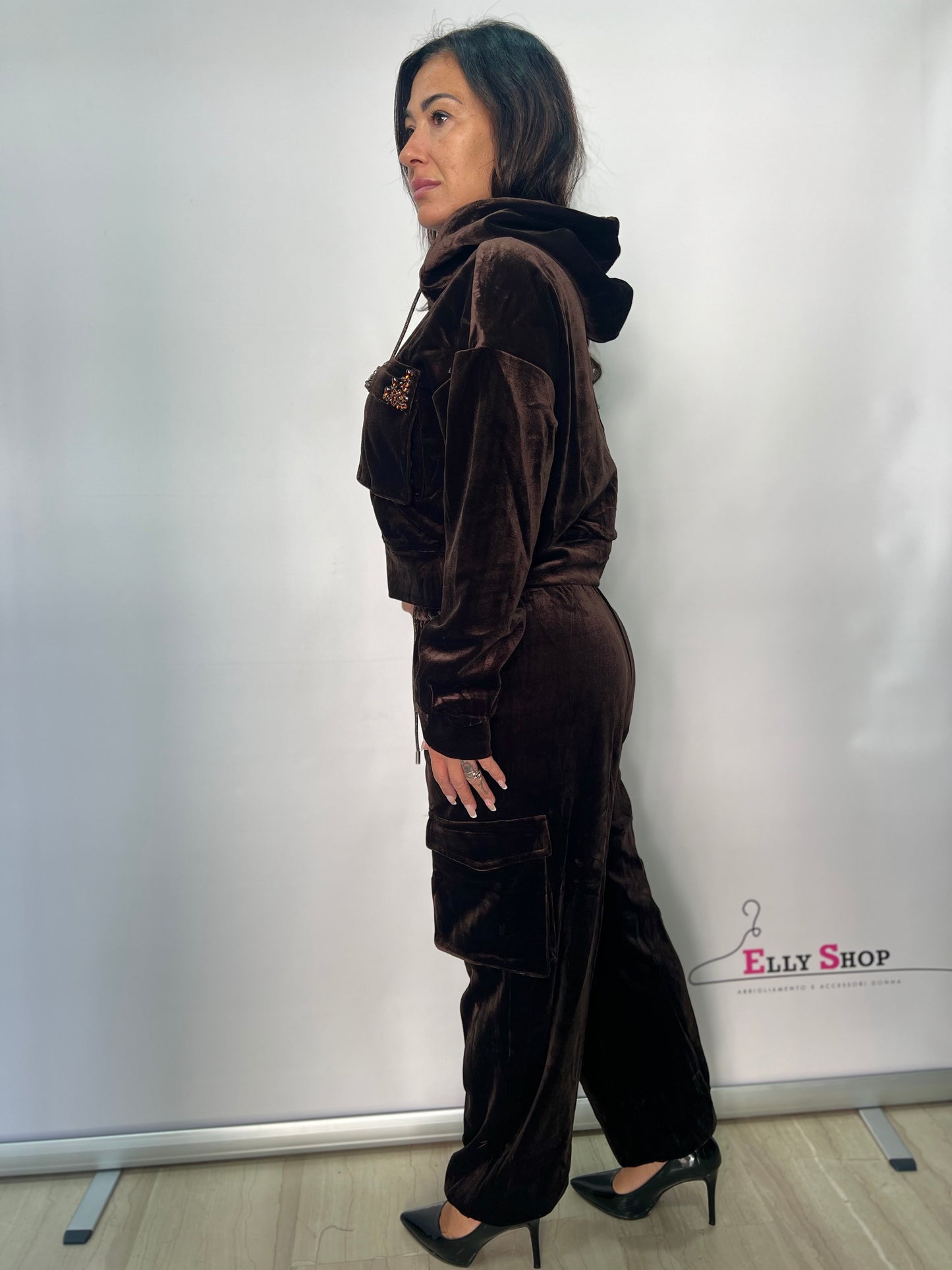 Tuta donna velluto con dettagli gioiello