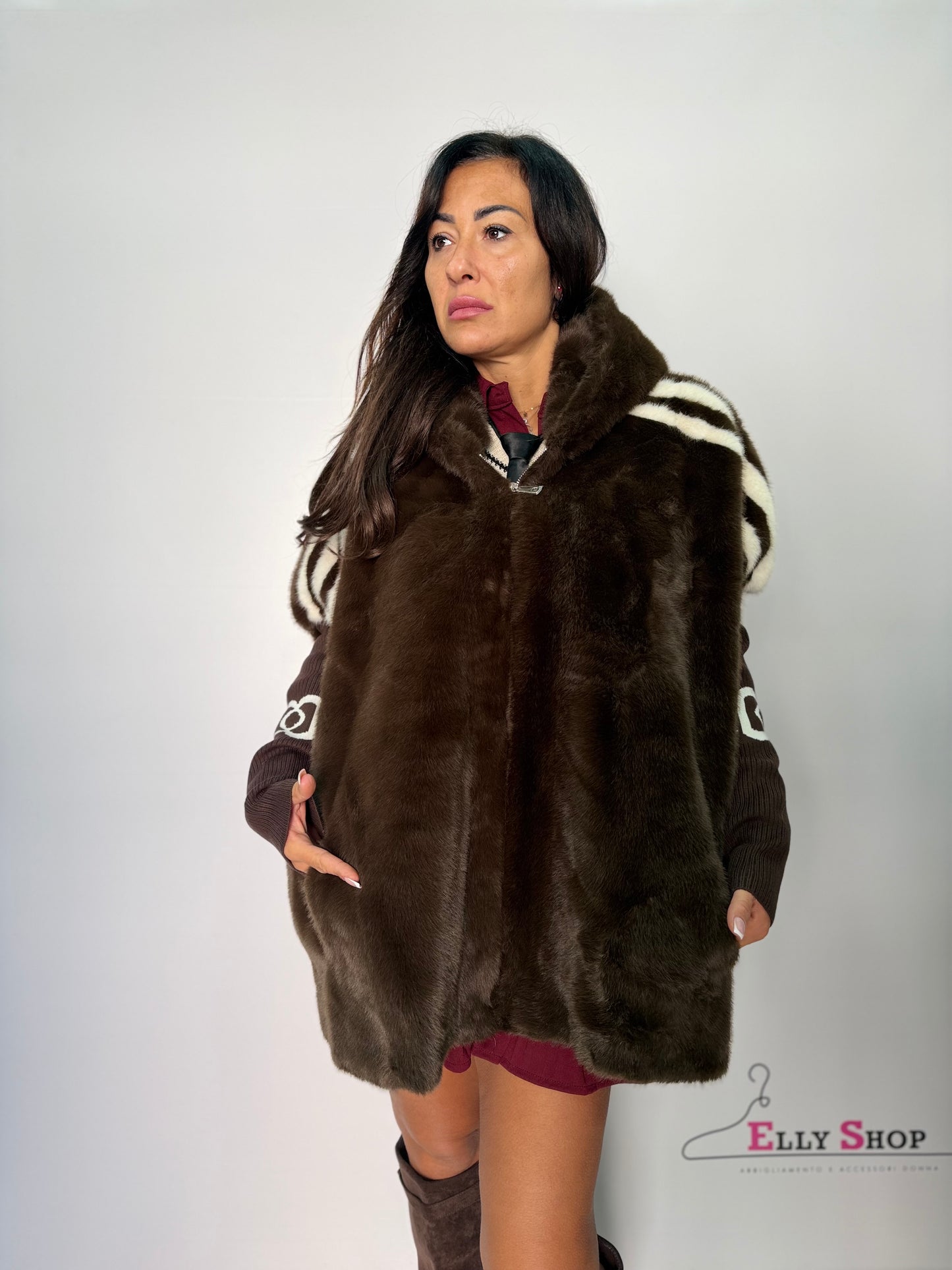 Cappa in eco pelliccia marrone con cappuccio