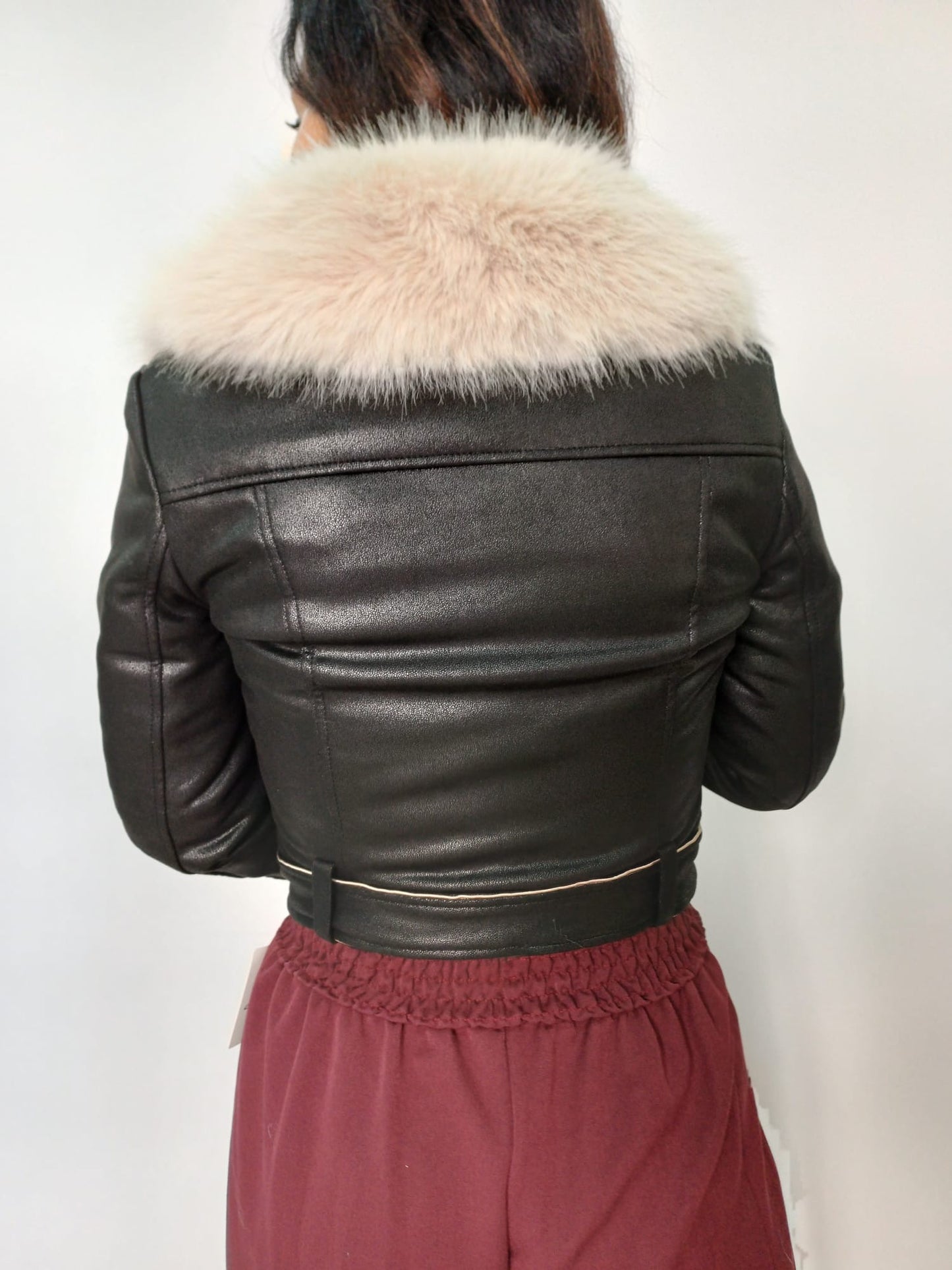 Giacca corta effetto pelle con pelliccia donna