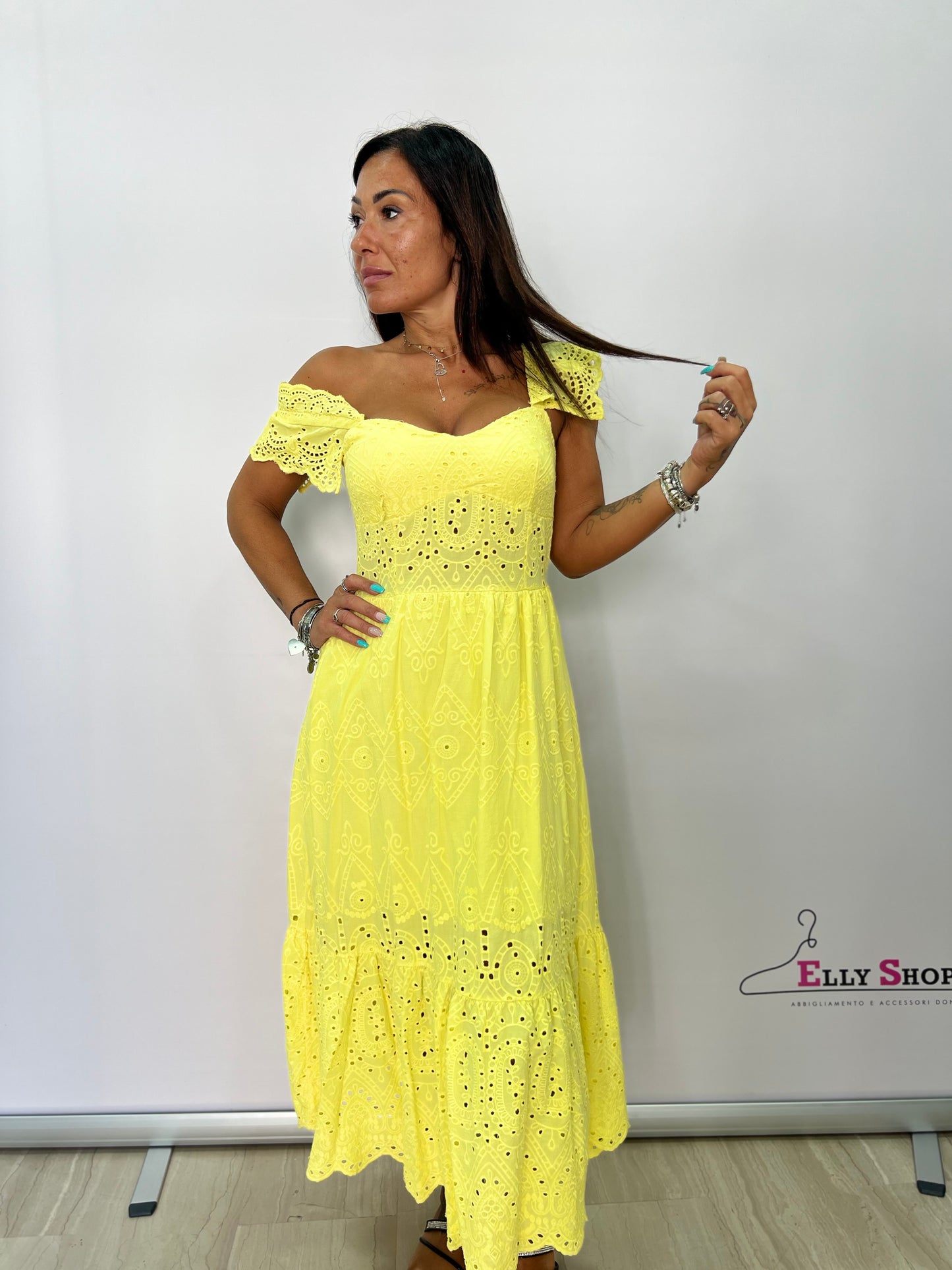 Abito midi sangallo estivo con volant – disponibile in vari colori