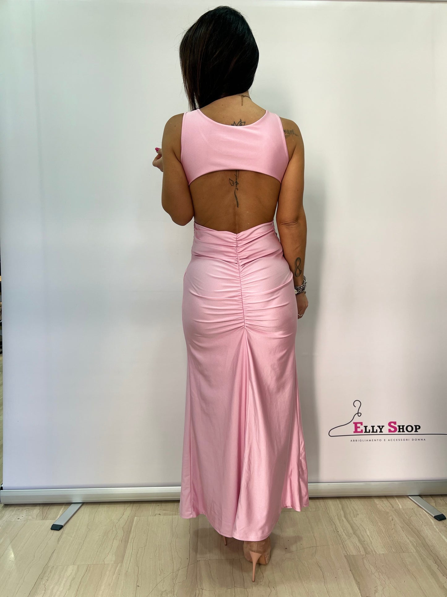 Abito lungo elegante con drappeggio oro