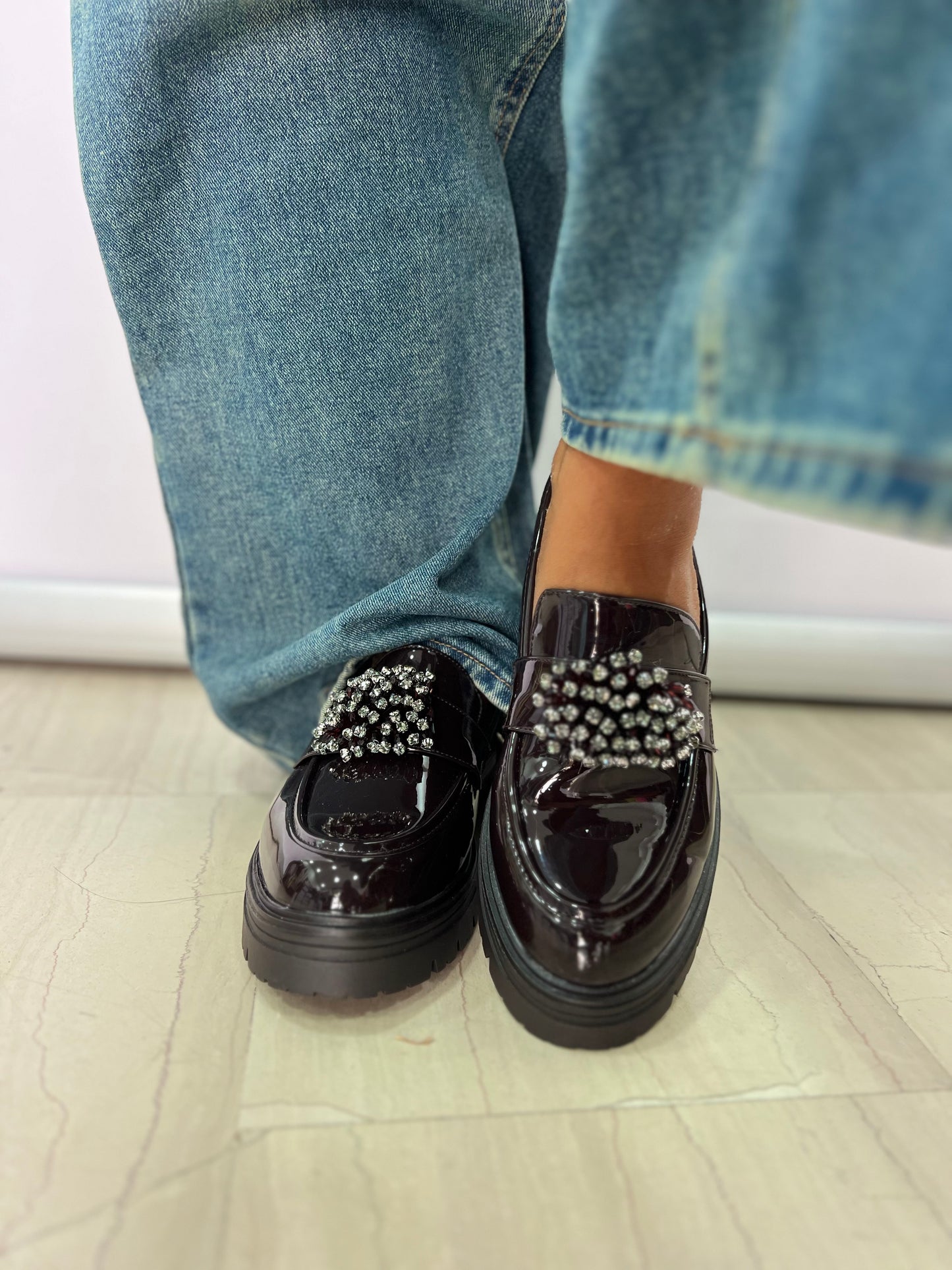 Scarpe mocassino lucidi con brillantini