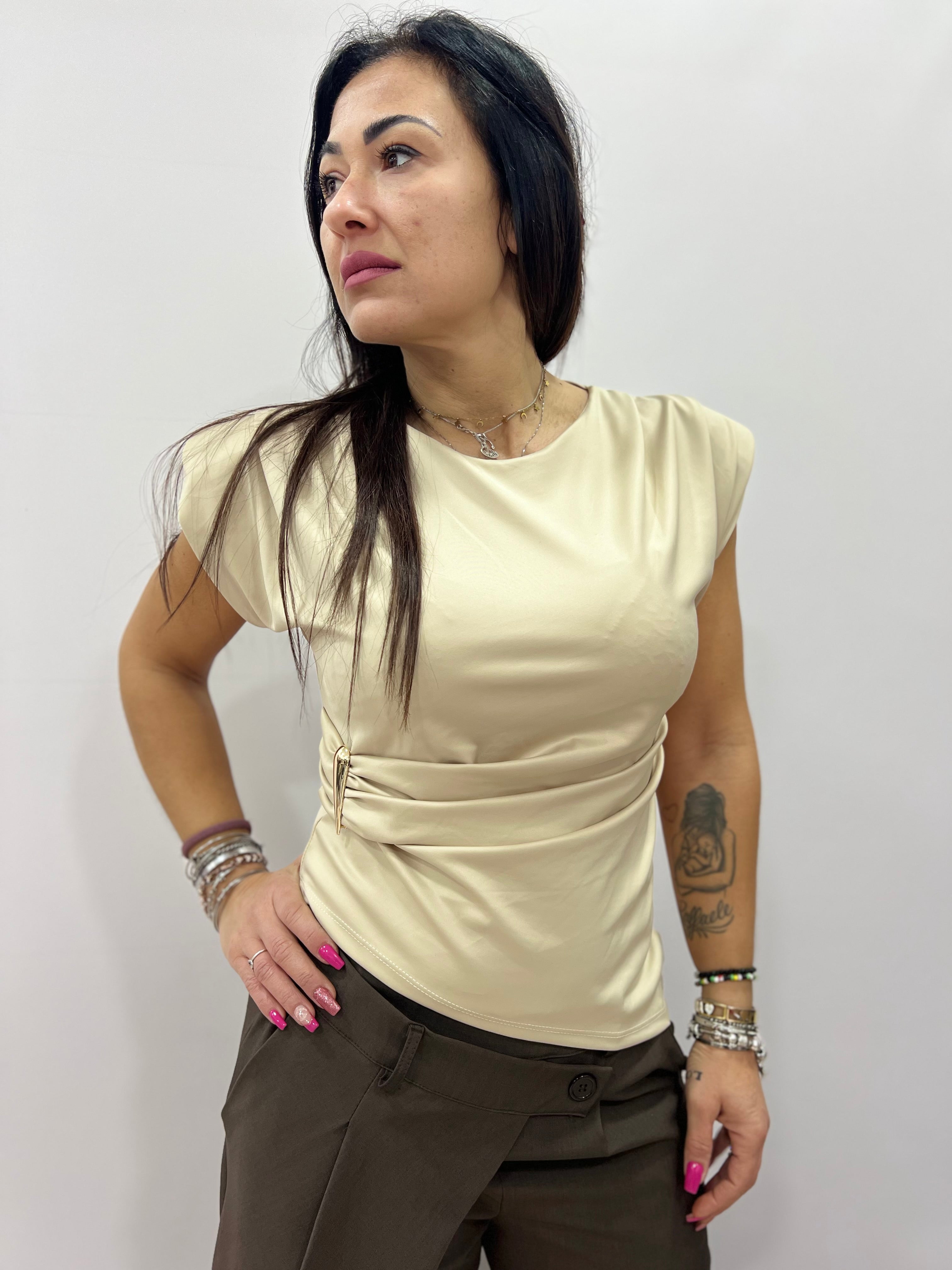 T-shirt donna elegante con drappeggio oro