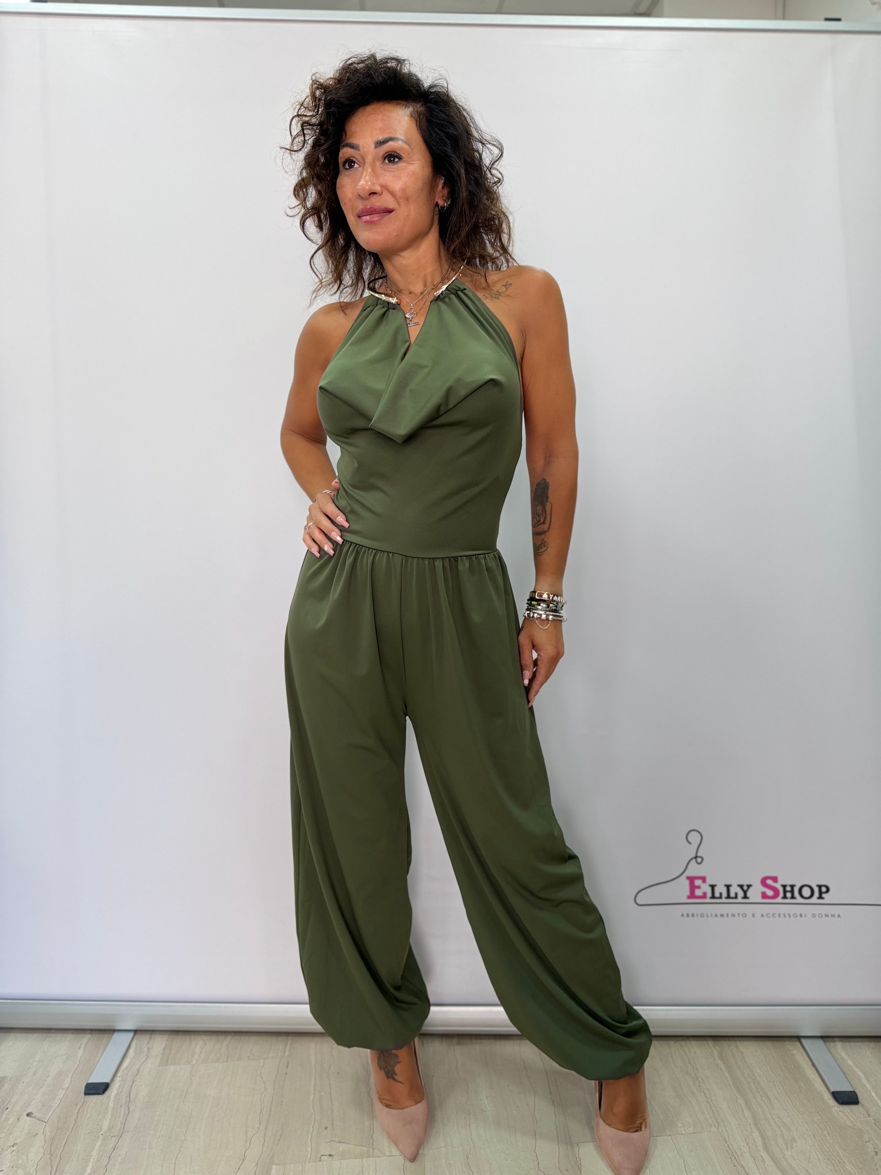 Tuta Jenny Chic con Schiena Scoperta e Scollo Drappeggiato