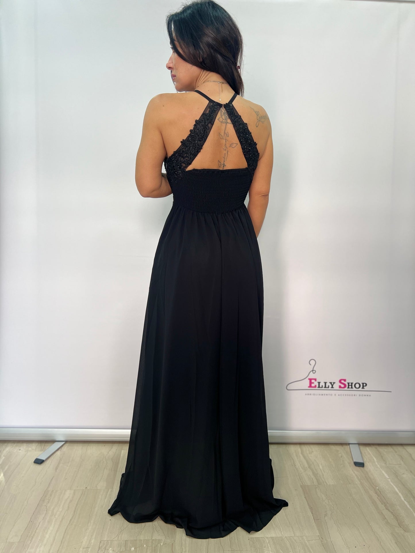 Abito lungo elegante con pizzo e spacco