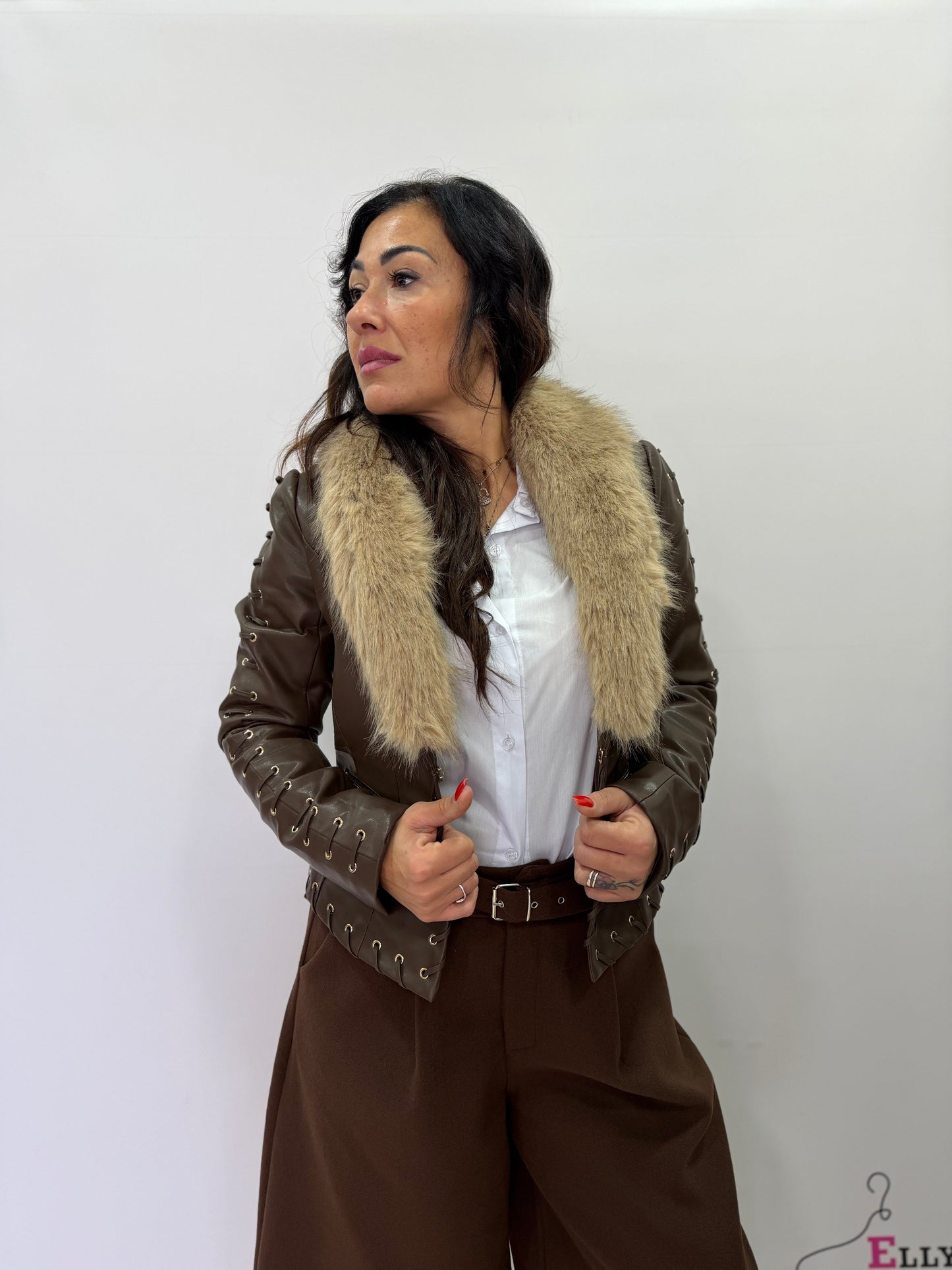 Giacca donna effetto pelle con eco pelliccia e dettagli al braccio