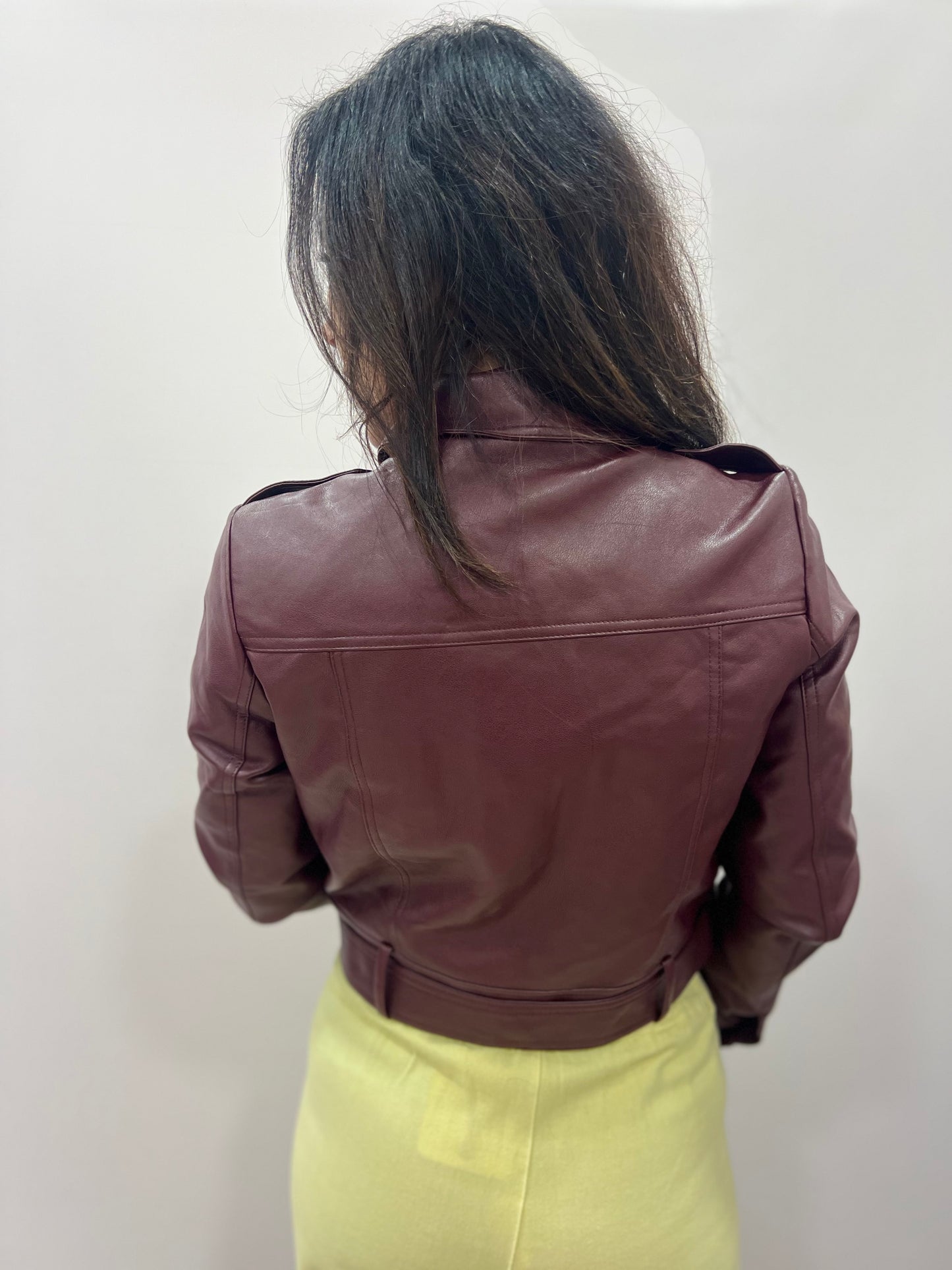 Giacca donna corta effetto pelle con cintura