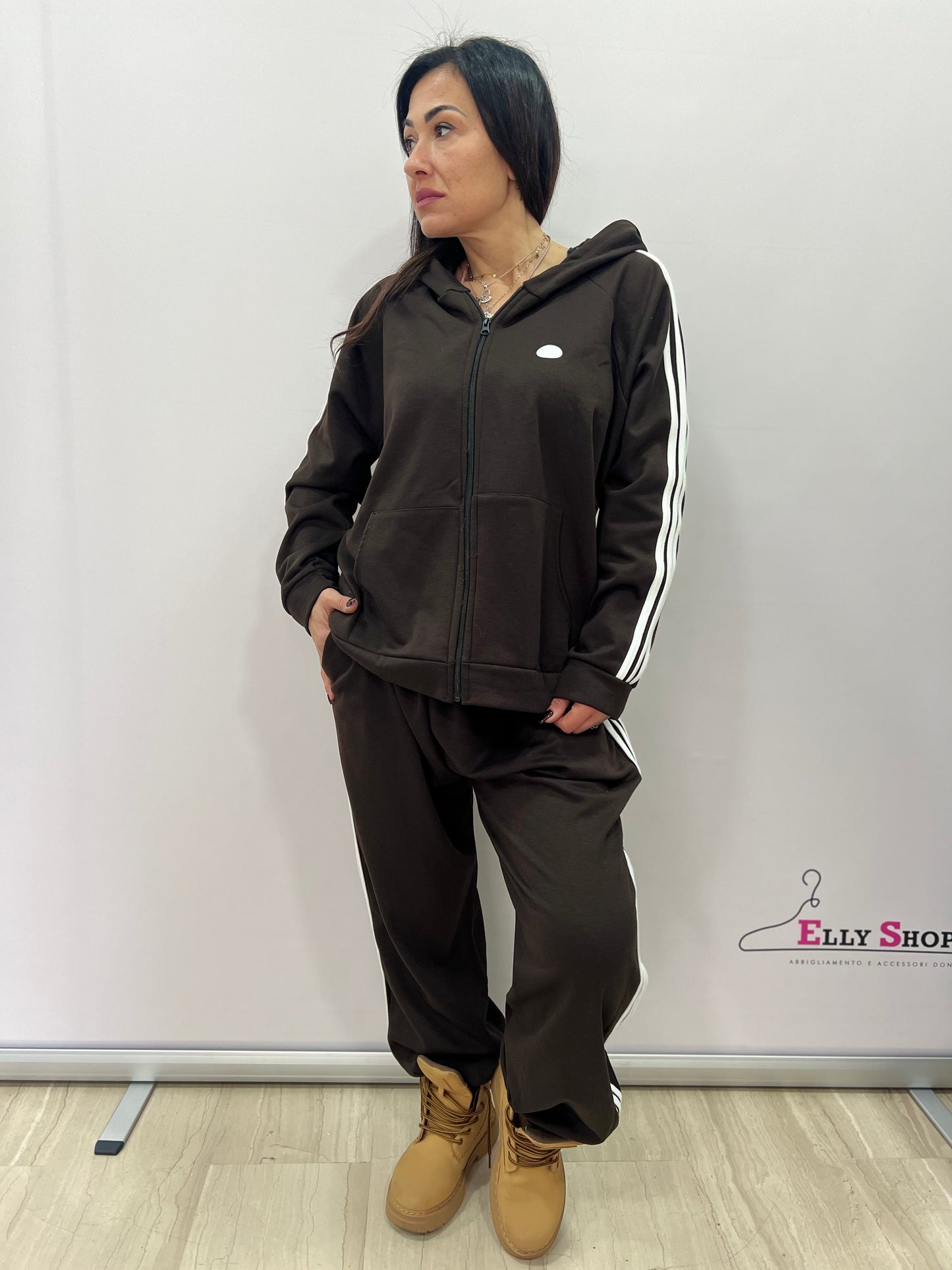 Completo tuta donna curvy sportivo con bande bianche