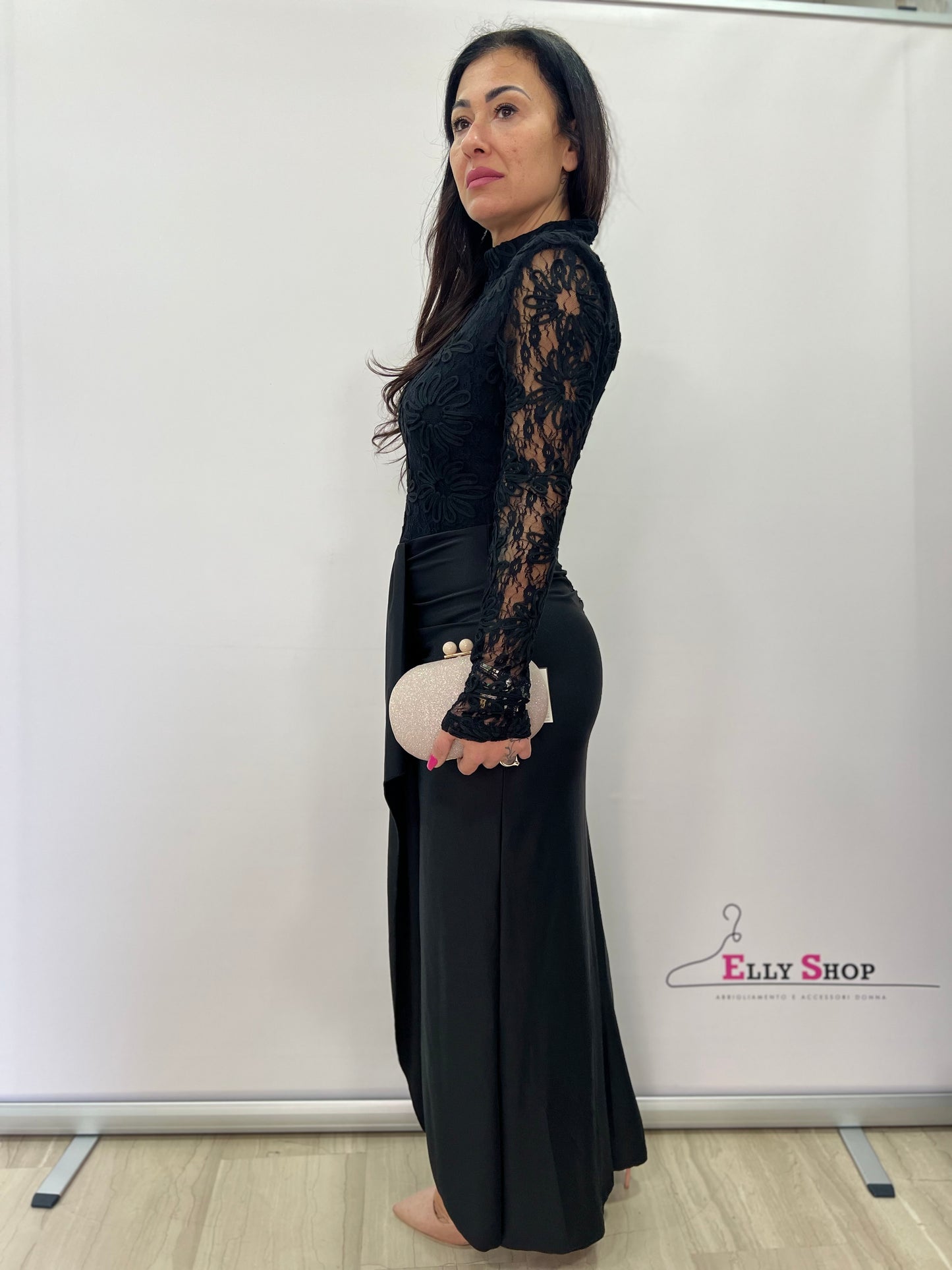 Abito lungo elegante in pizzo con spacco