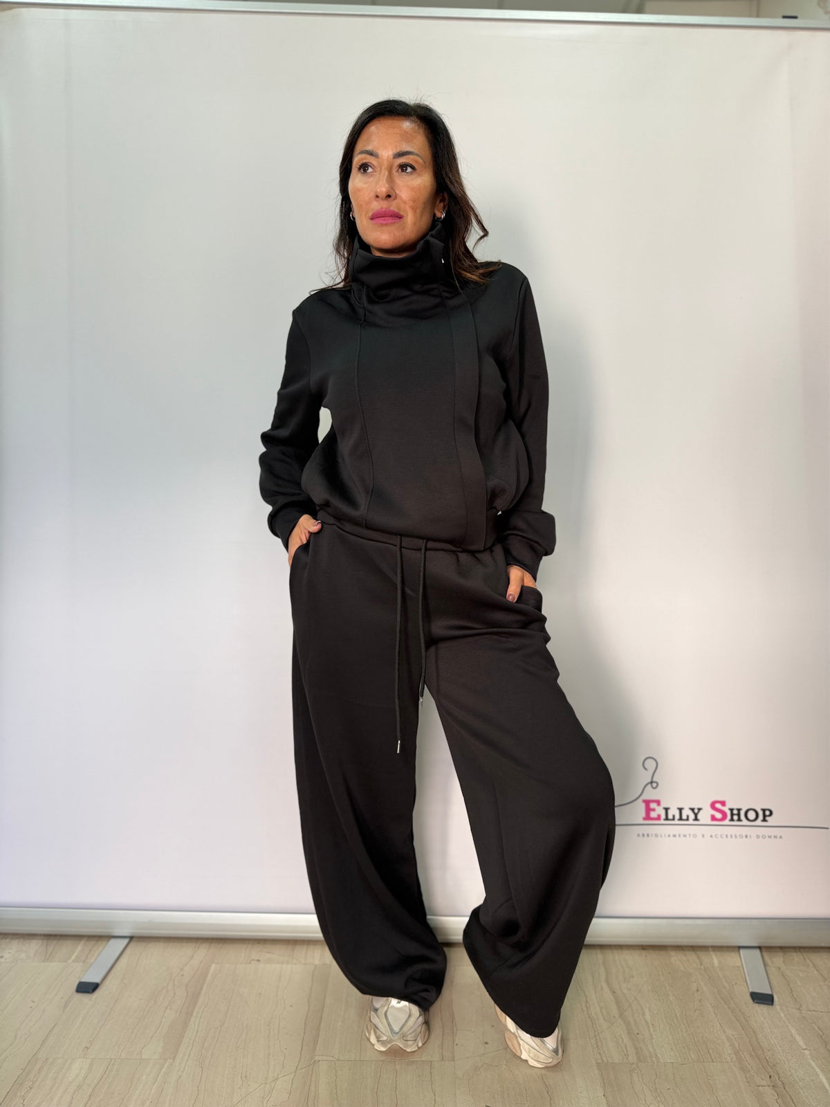 Completo Donna Sofia Elasticizzato con Felpa Collo Alto e Pantalone Palazzo – Vestibilità S-XL