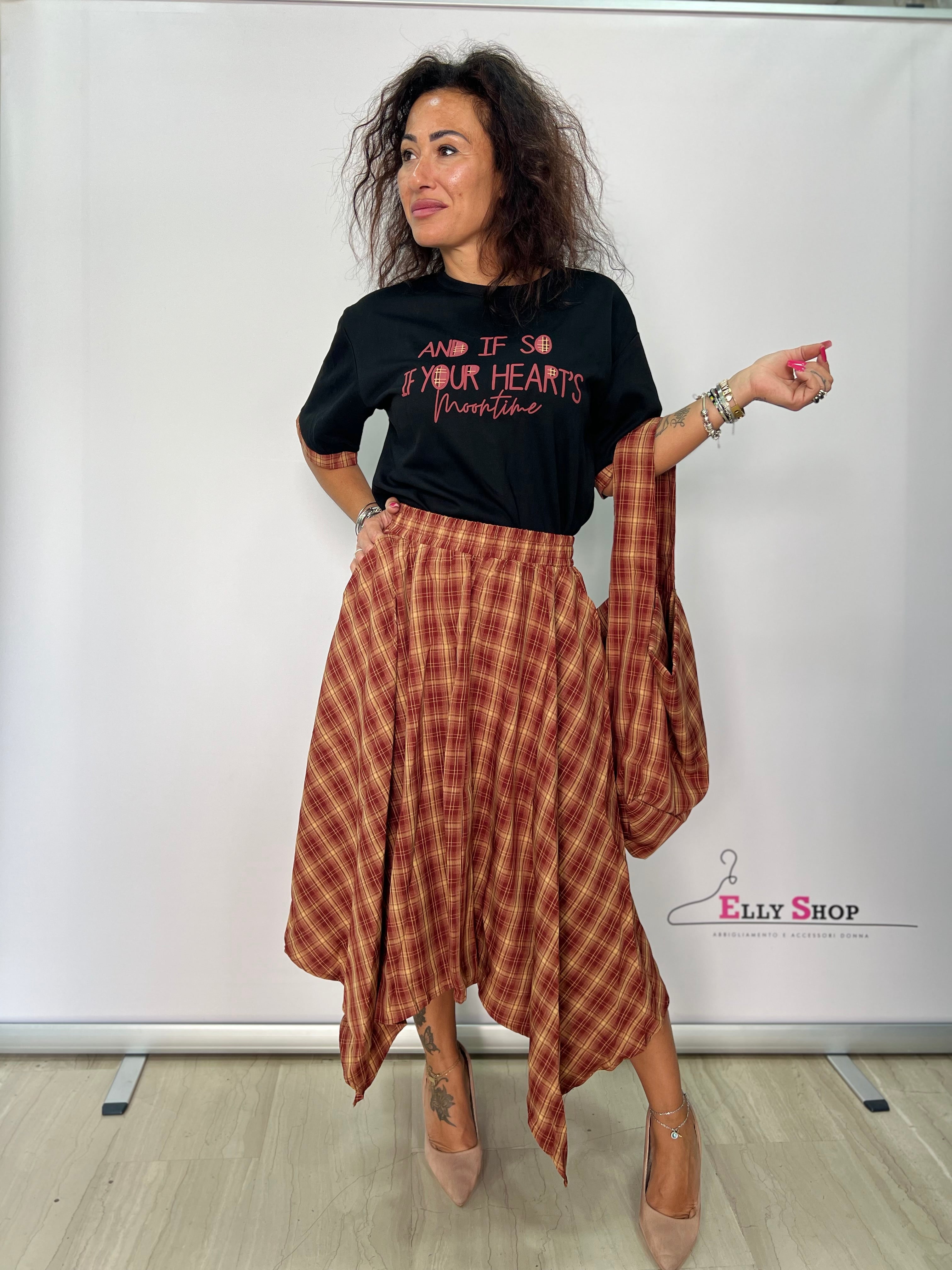 Completo donna gonna quadri e t-shirt E borsa