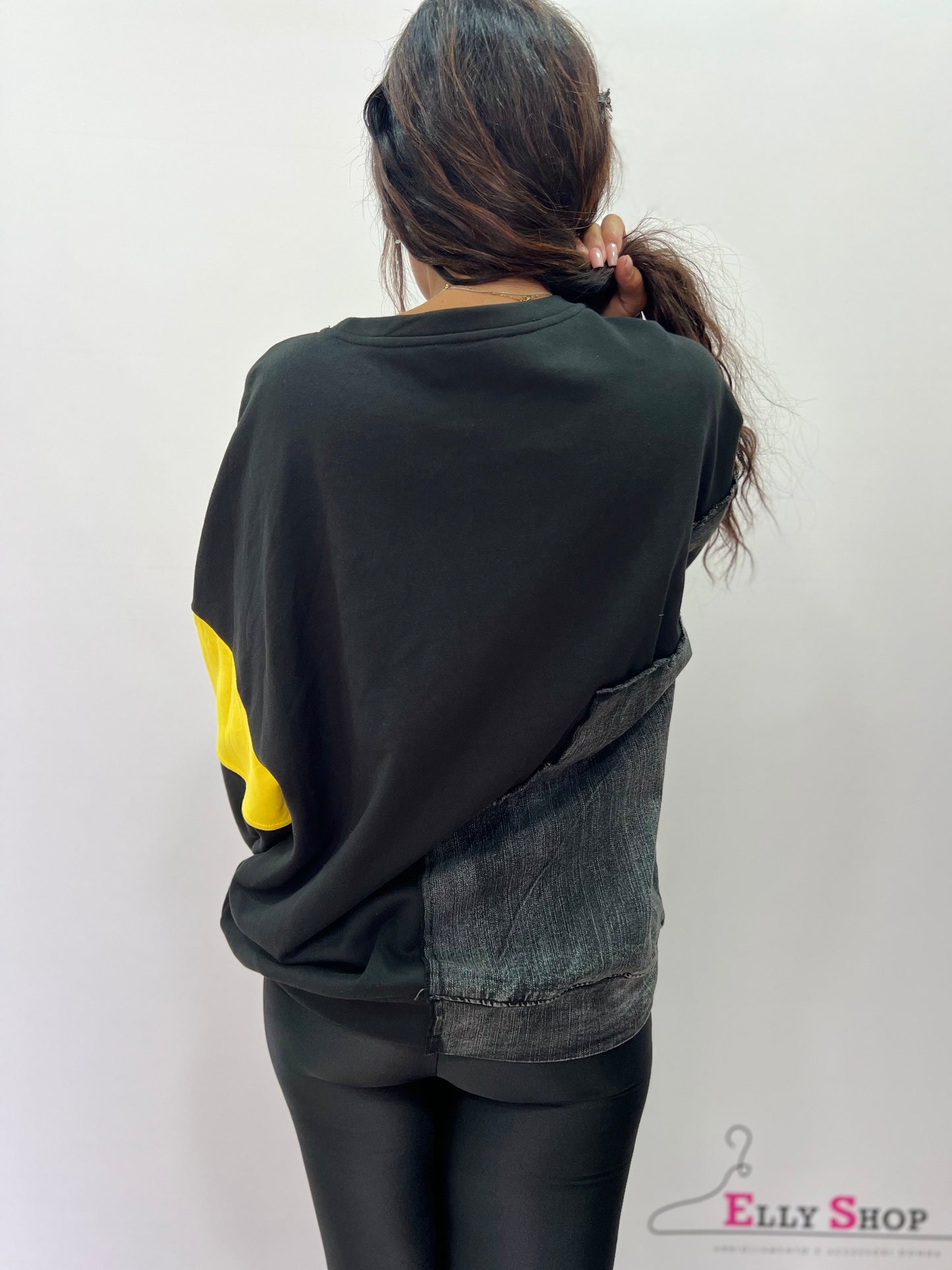 Felpa stoffa e jeans con fantasie colorate