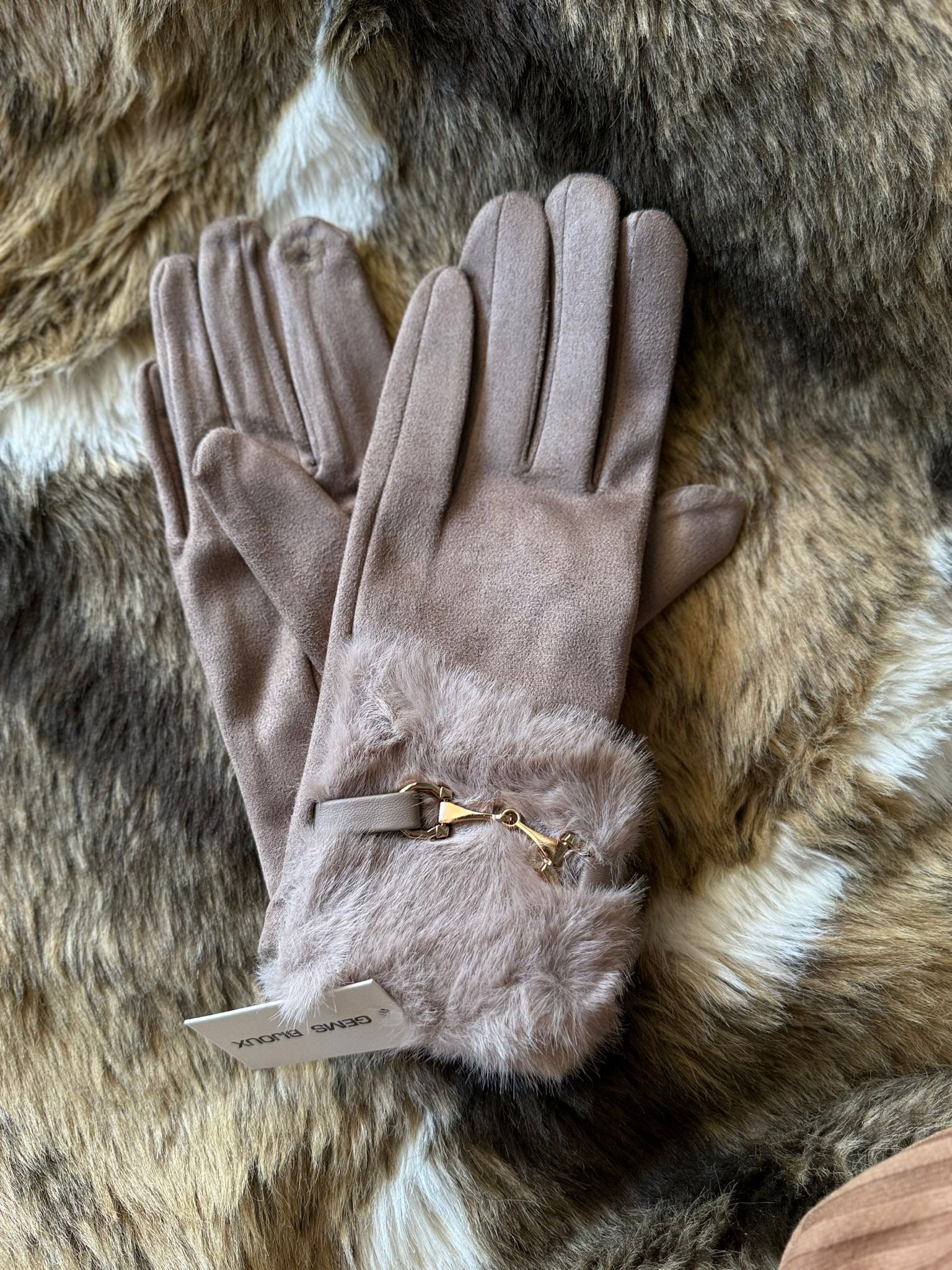 Guanti donna in pelliccia e gioiello in oro