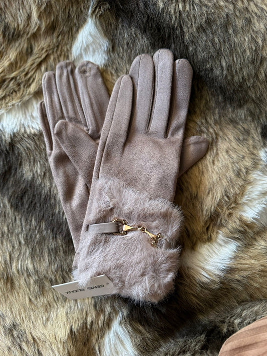 Guanti donna in pelliccia e gioiello in oro