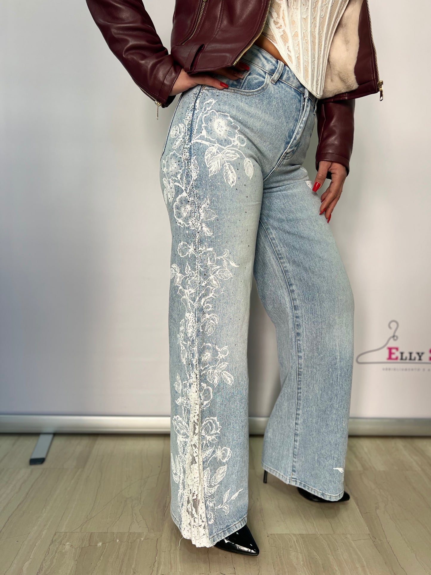 Jeans flare donna con ricami e pizzo