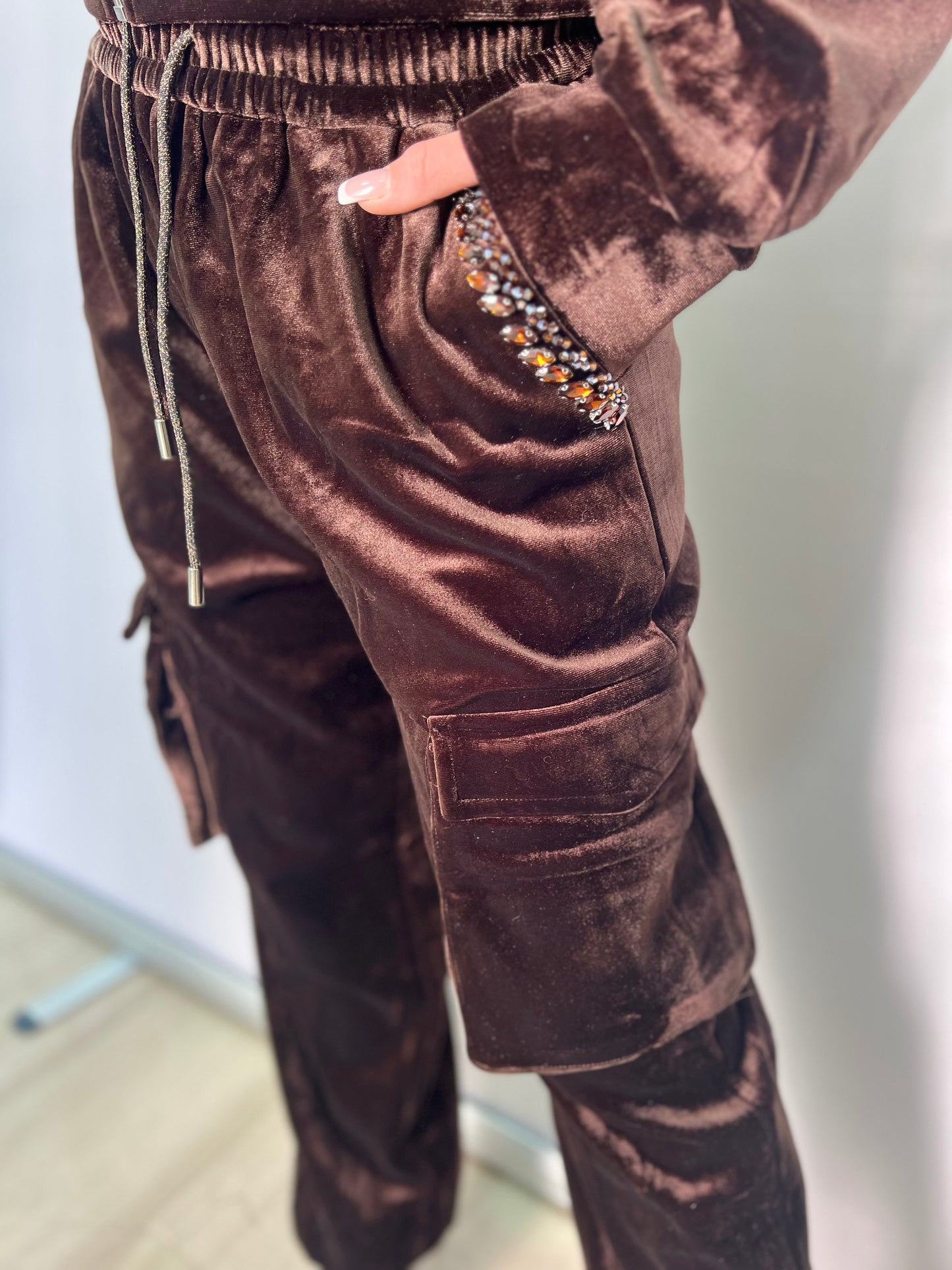 Tuta donna velluto con dettagli gioiello