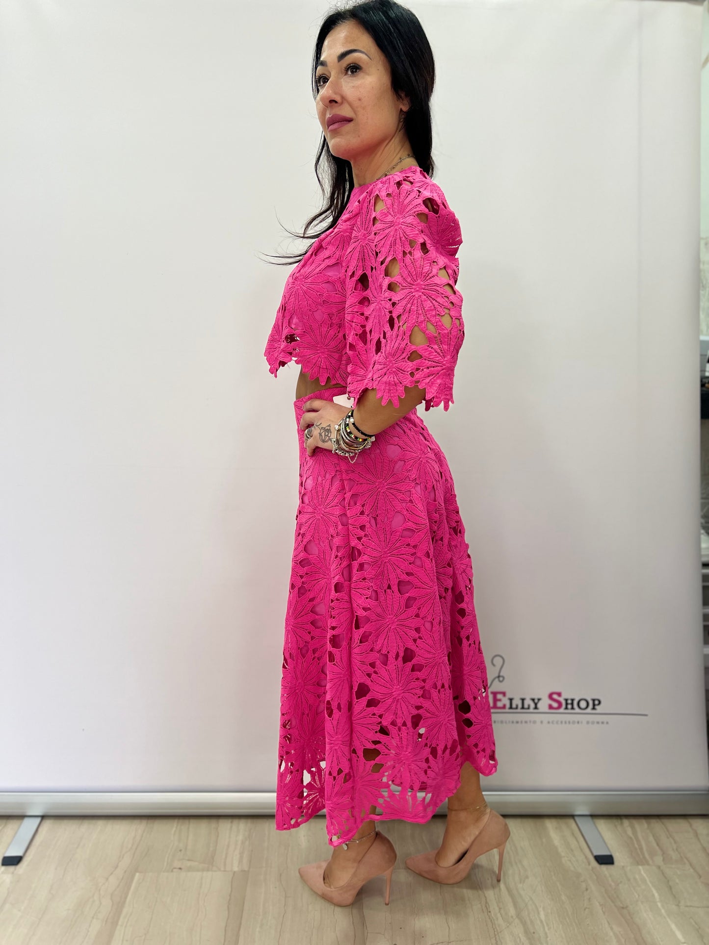 Completo pizzo floreale top e gonna midi