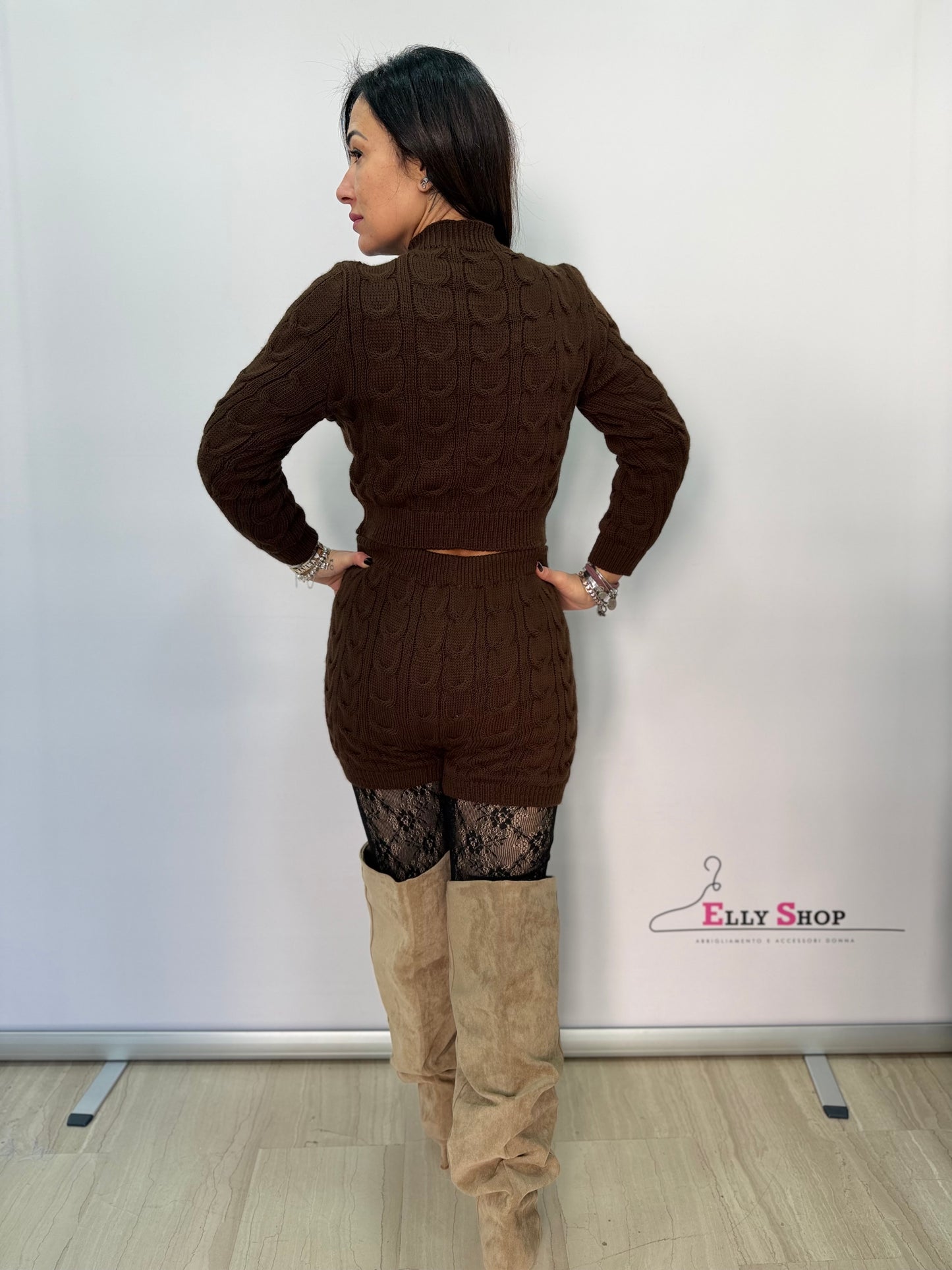 Completo donna in maglia crop e shorts trecce