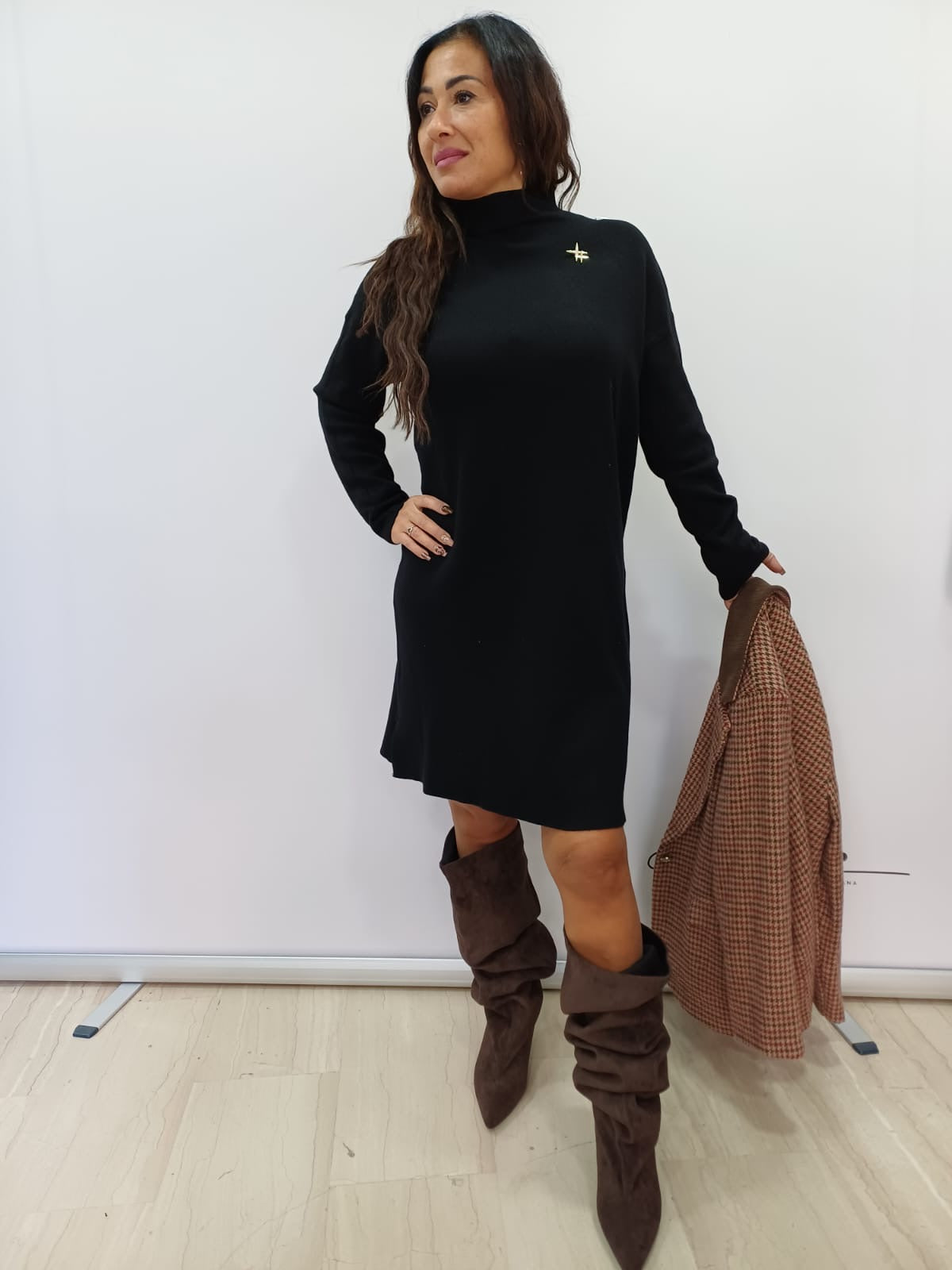 Abito maglia nero collo alto donna