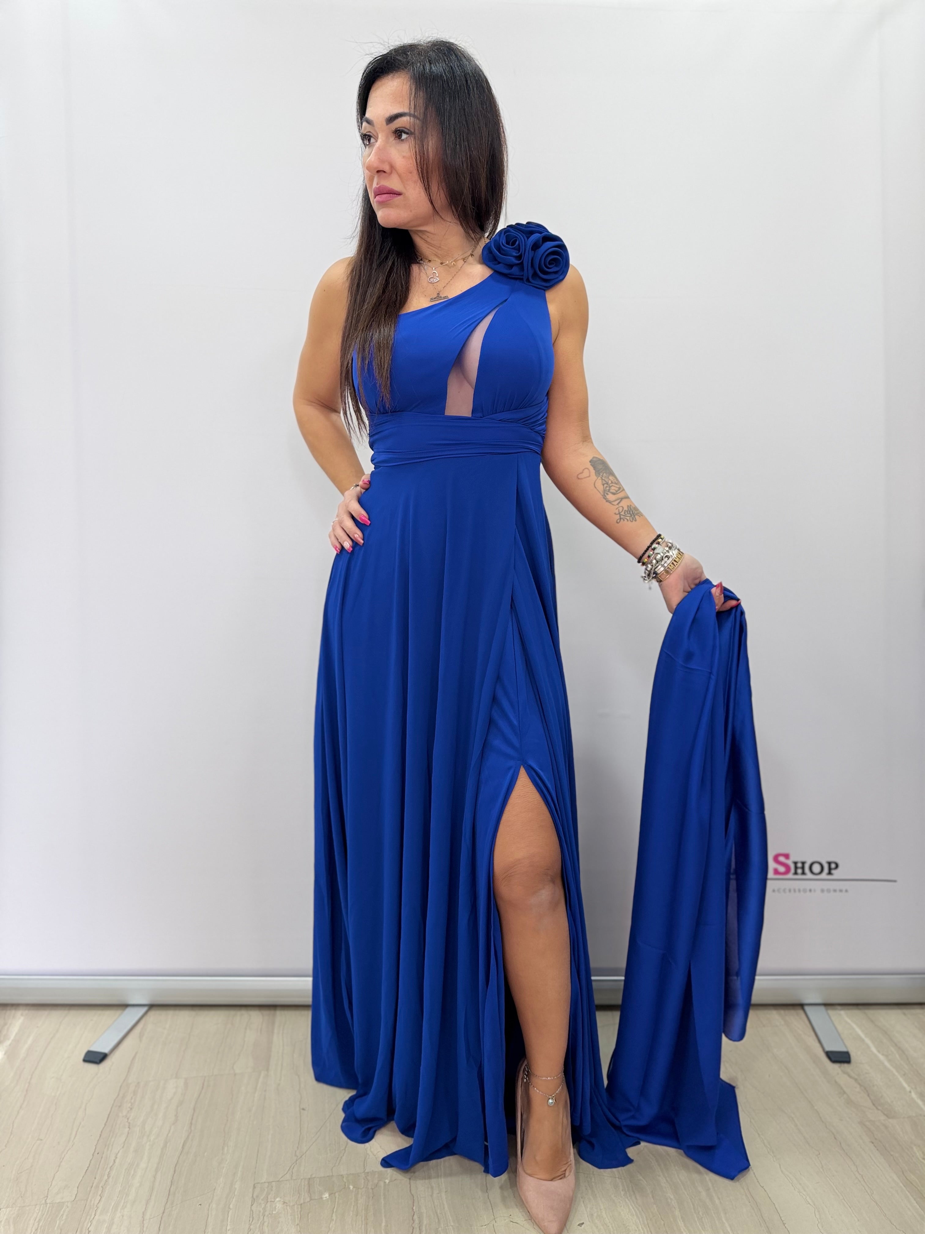 Abito lungo monospalla elegante con spacco