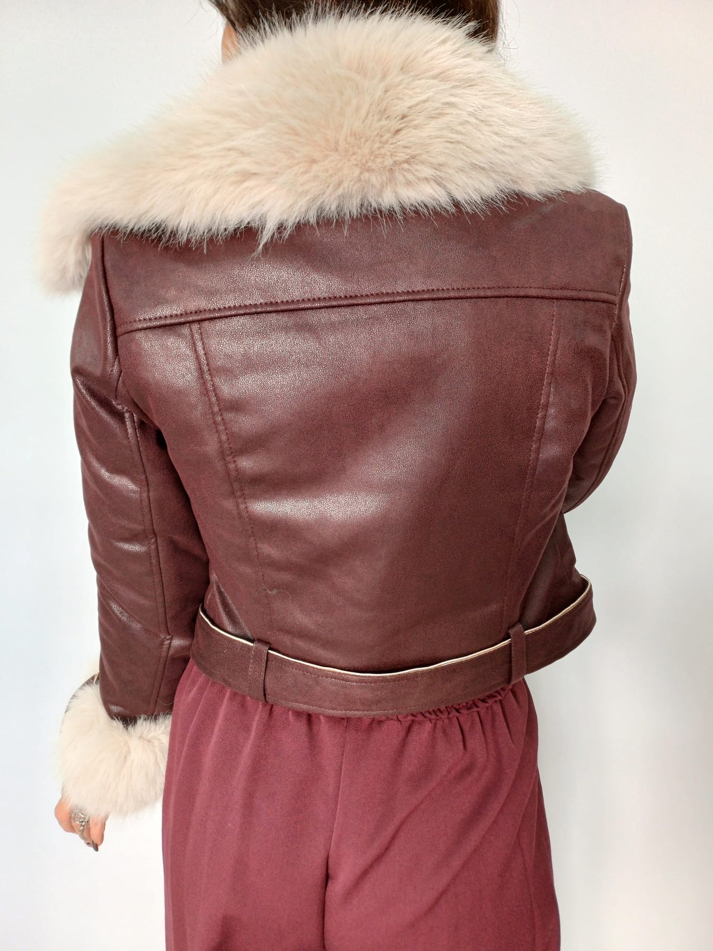 Giacca corta effetto pelle con pelliccia donna