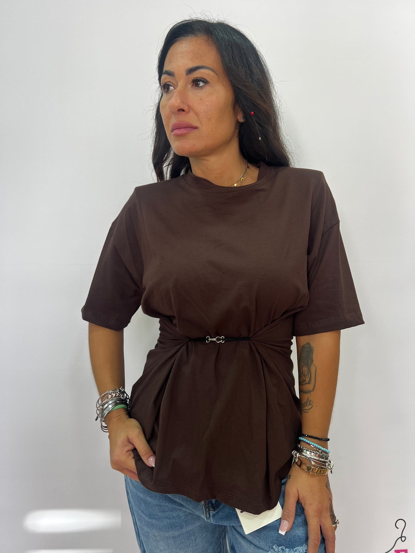 T-shirt donna con arriccio e gancio centrale