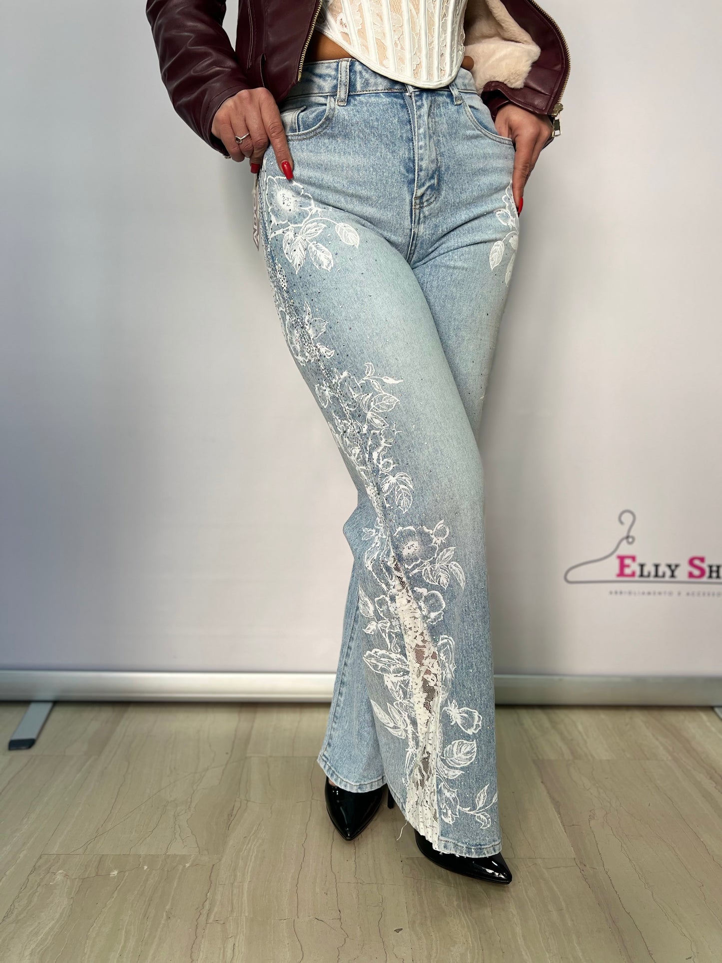 Jeans flare donna con ricami e pizzo