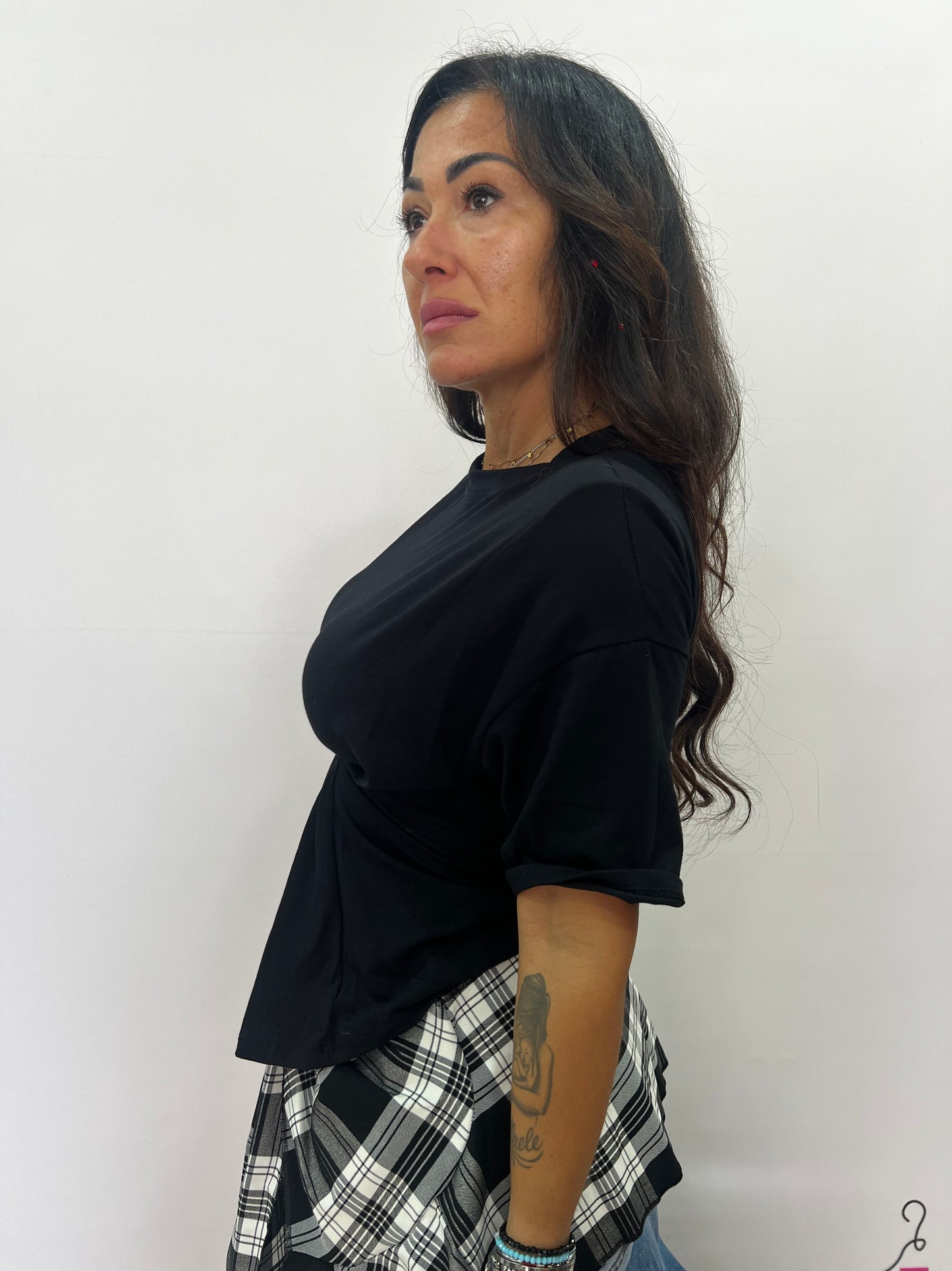 T-shirt donna con arriccio e gancio centrale