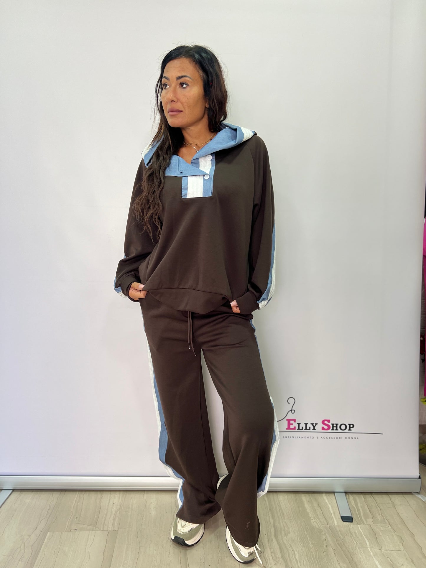 Completo tuta donna con cappuccio e ricamo