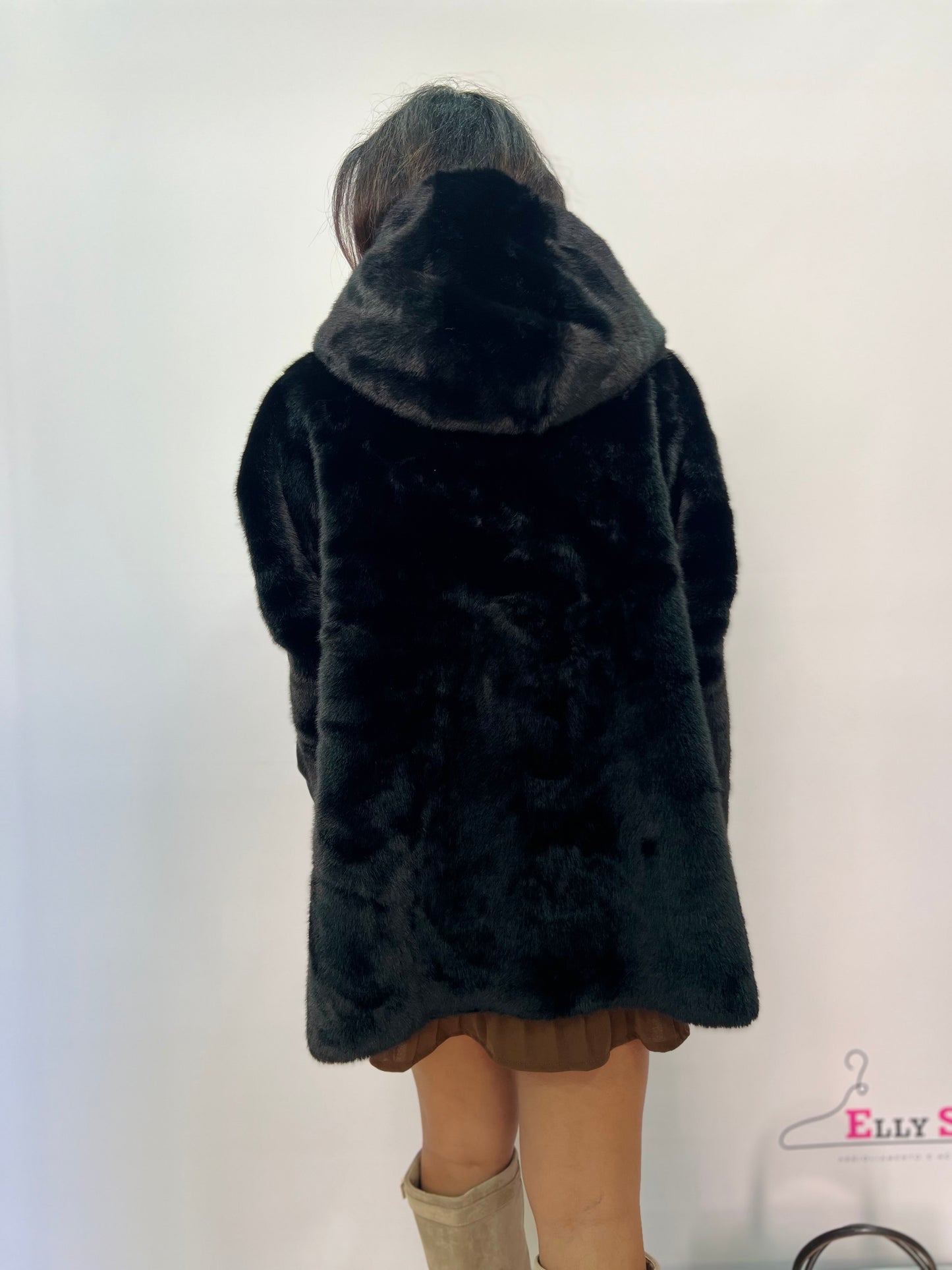 Cappa in eco pelliccia marrone con cappuccio