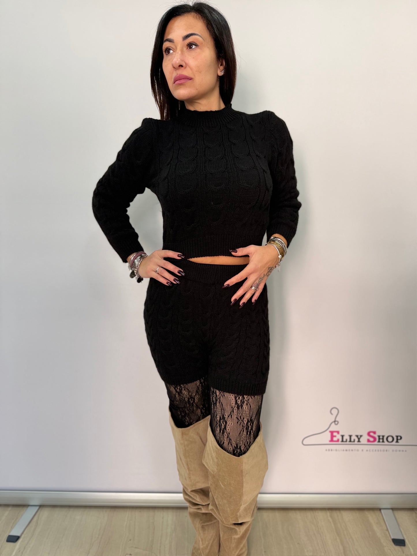 Completo donna in maglia crop e shorts trecce