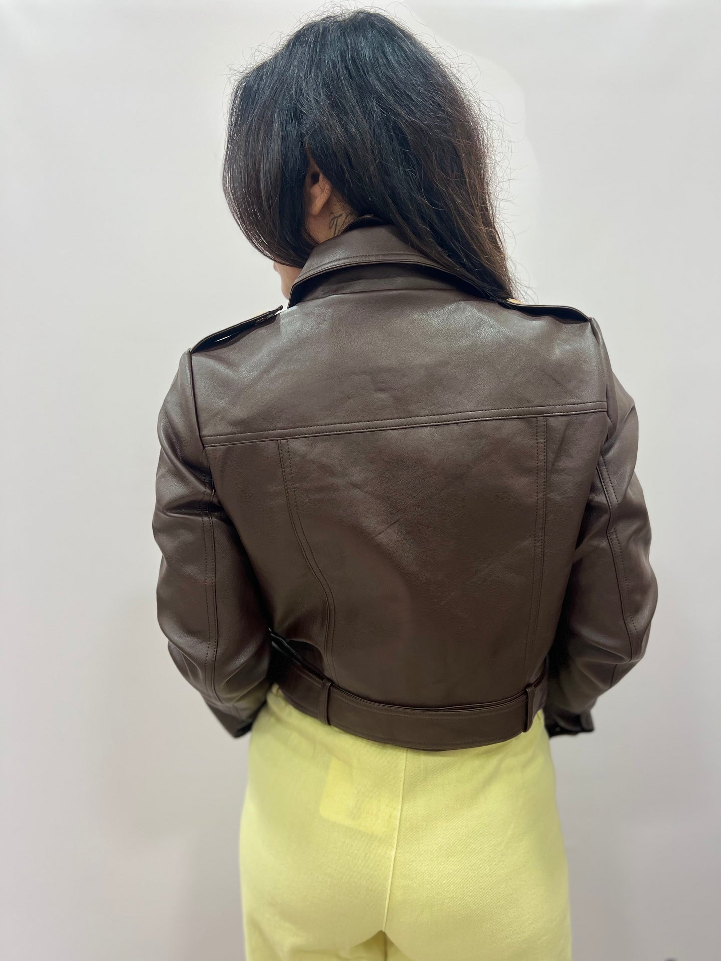 Giacca donna corta effetto pelle con cintura