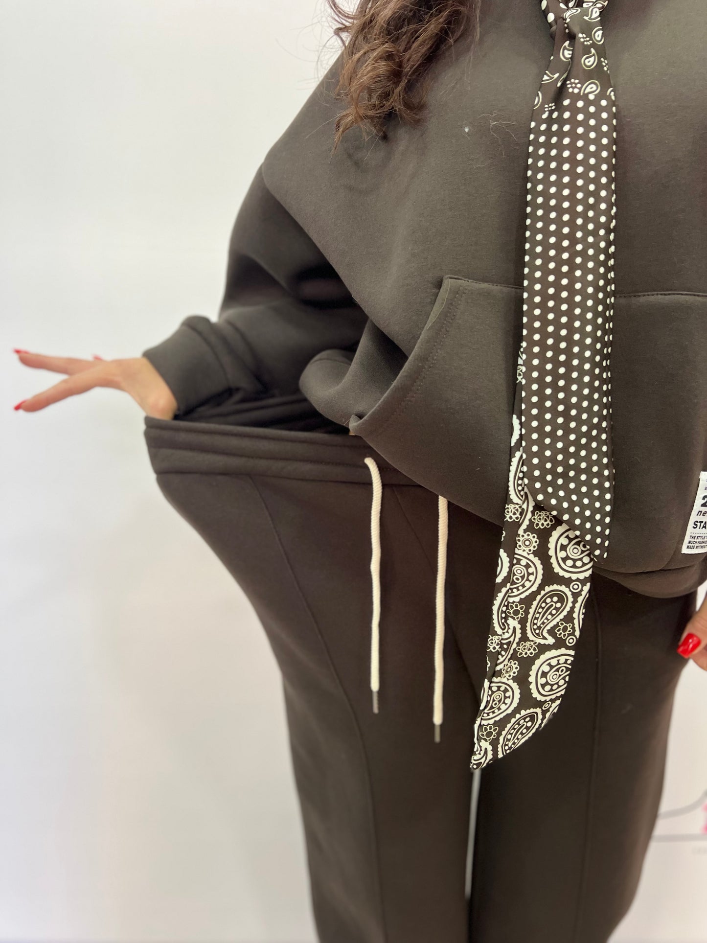 Completo tuta donna curvy con felpa e cappuccio