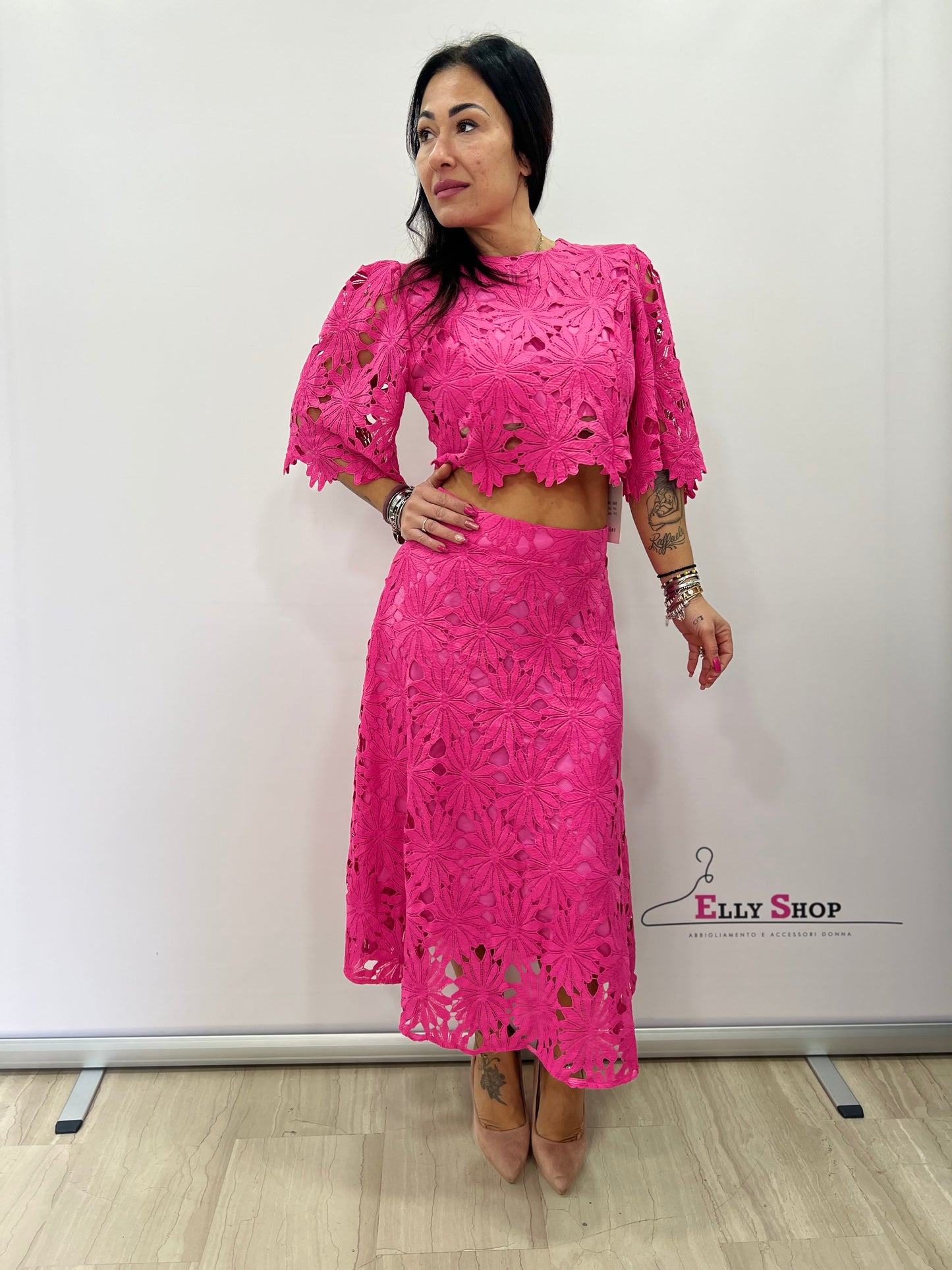 Completo pizzo floreale top e gonna midi