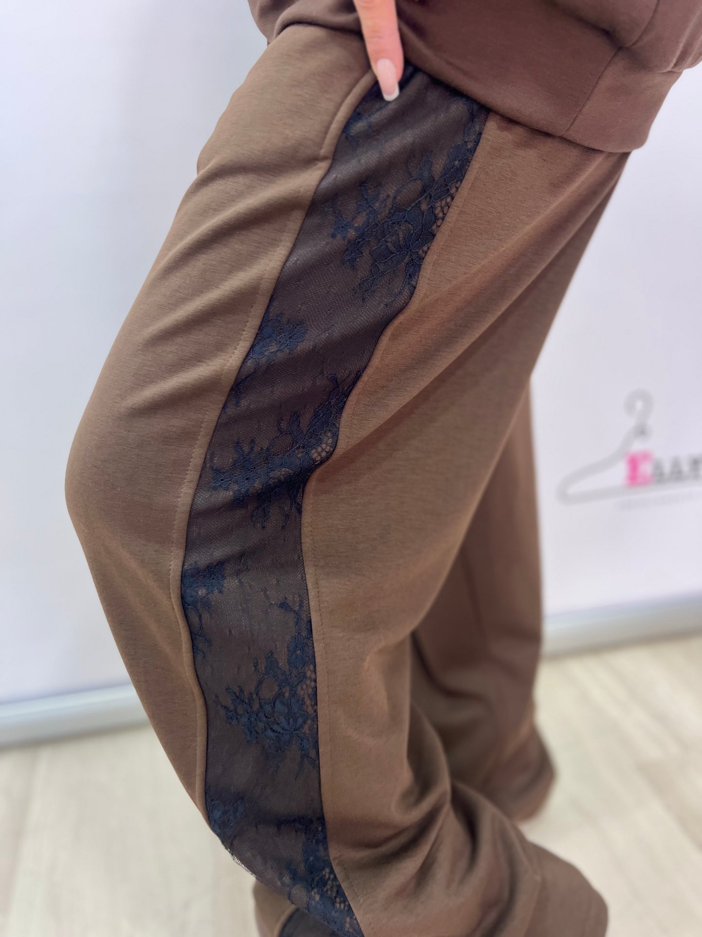 Completo donna curvy felpa e pantaloni casual