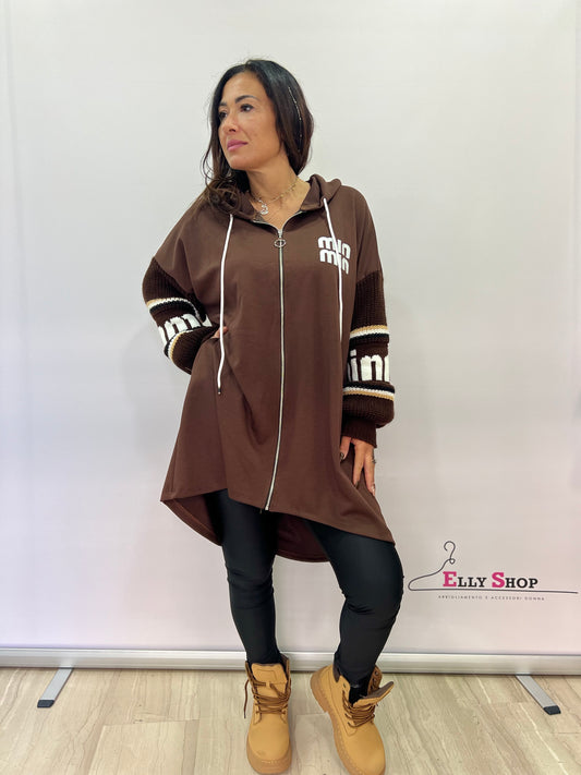 Felpa lunga curvy con cappuccio e maniche a maglia