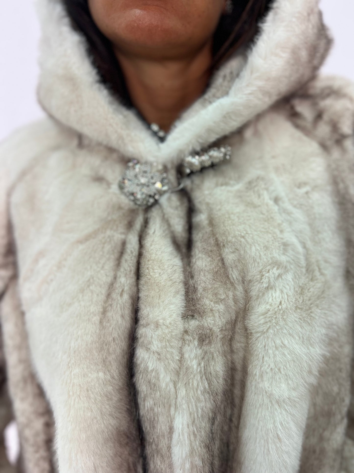 Pelliccia lunga donna con cappuccio in ecopelliccia visone – taglia unica beige o marrone fino alla 46